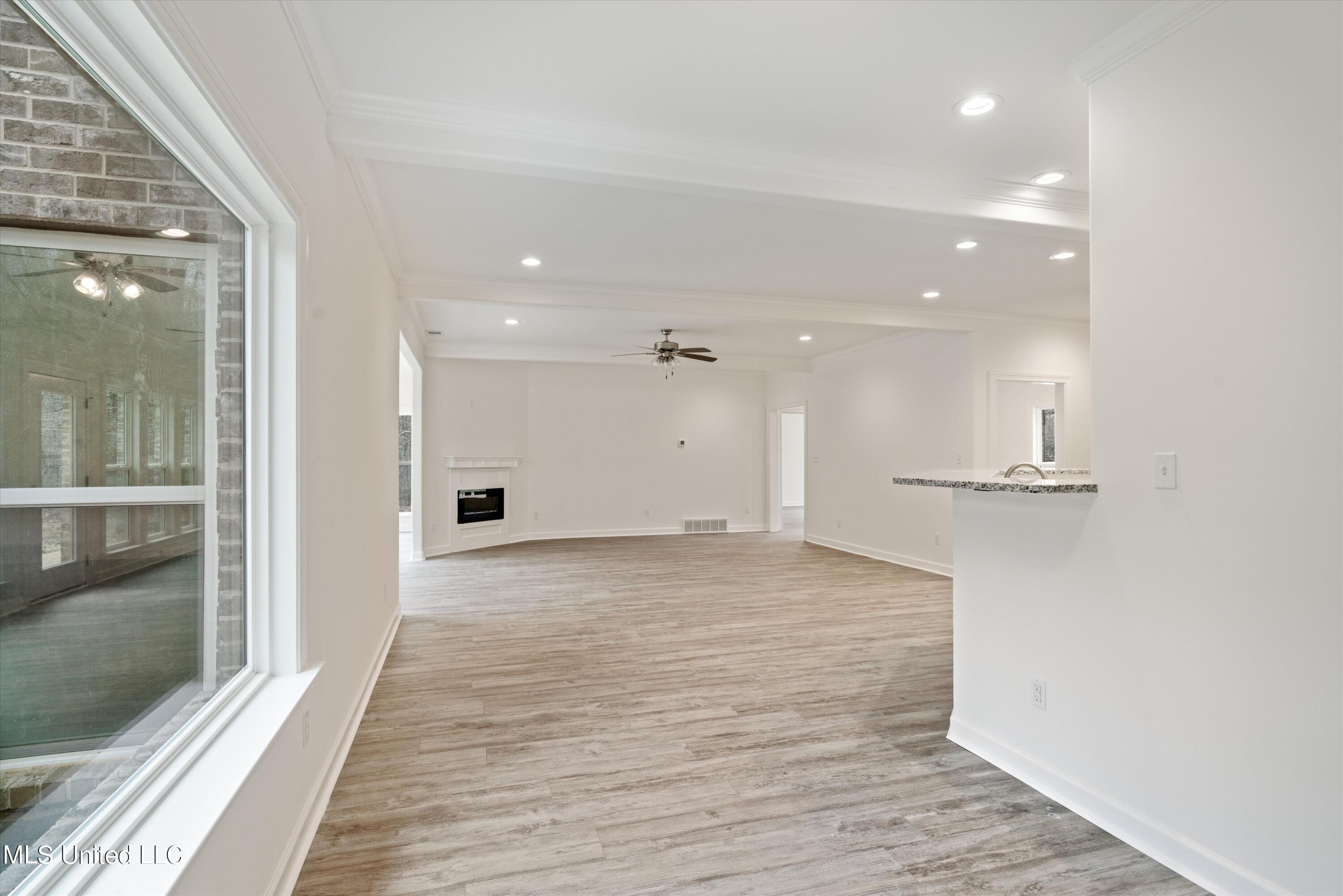 31 Scattered Oaks Drive Property Photo 12