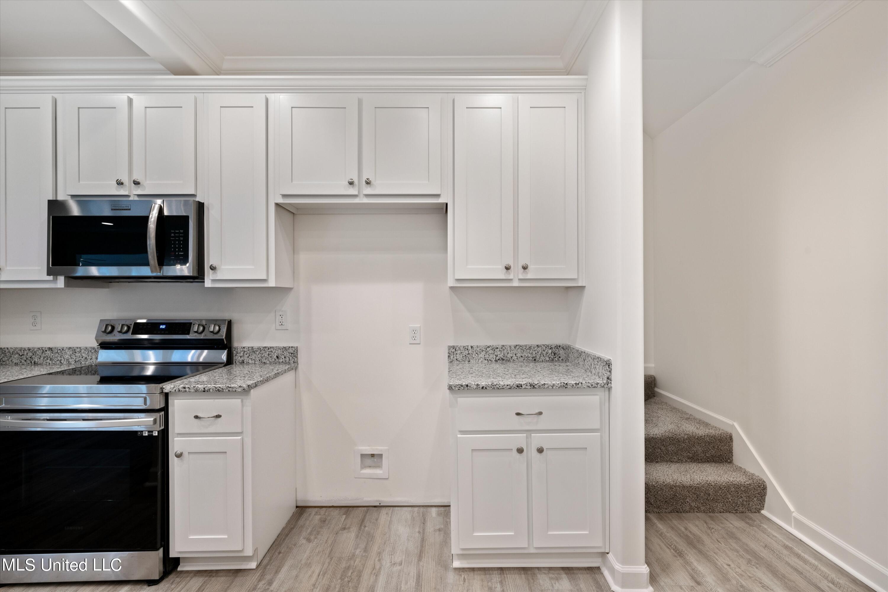 31 Scattered Oaks Drive Property Photo 14