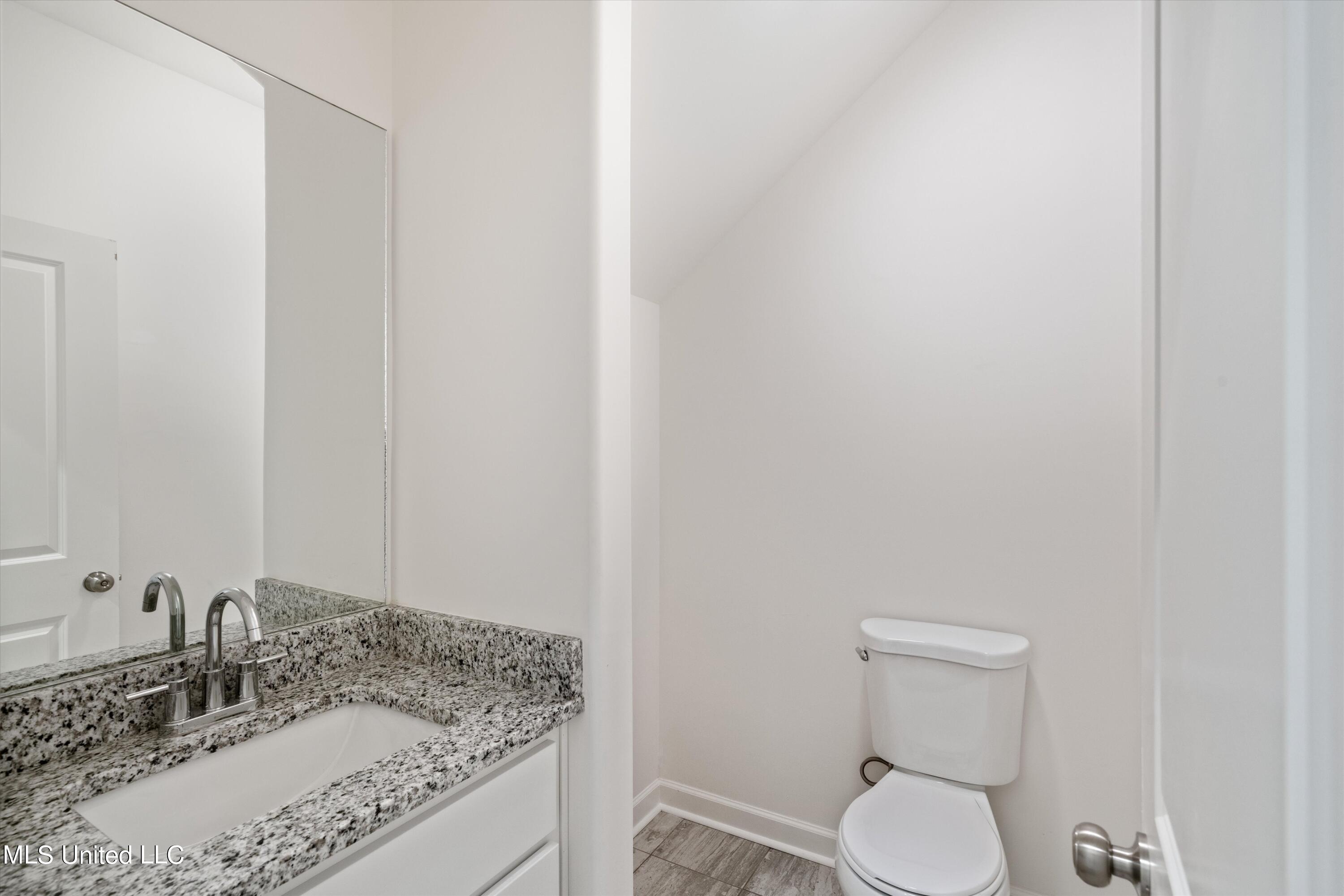 31 Scattered Oaks Drive Property Photo 16