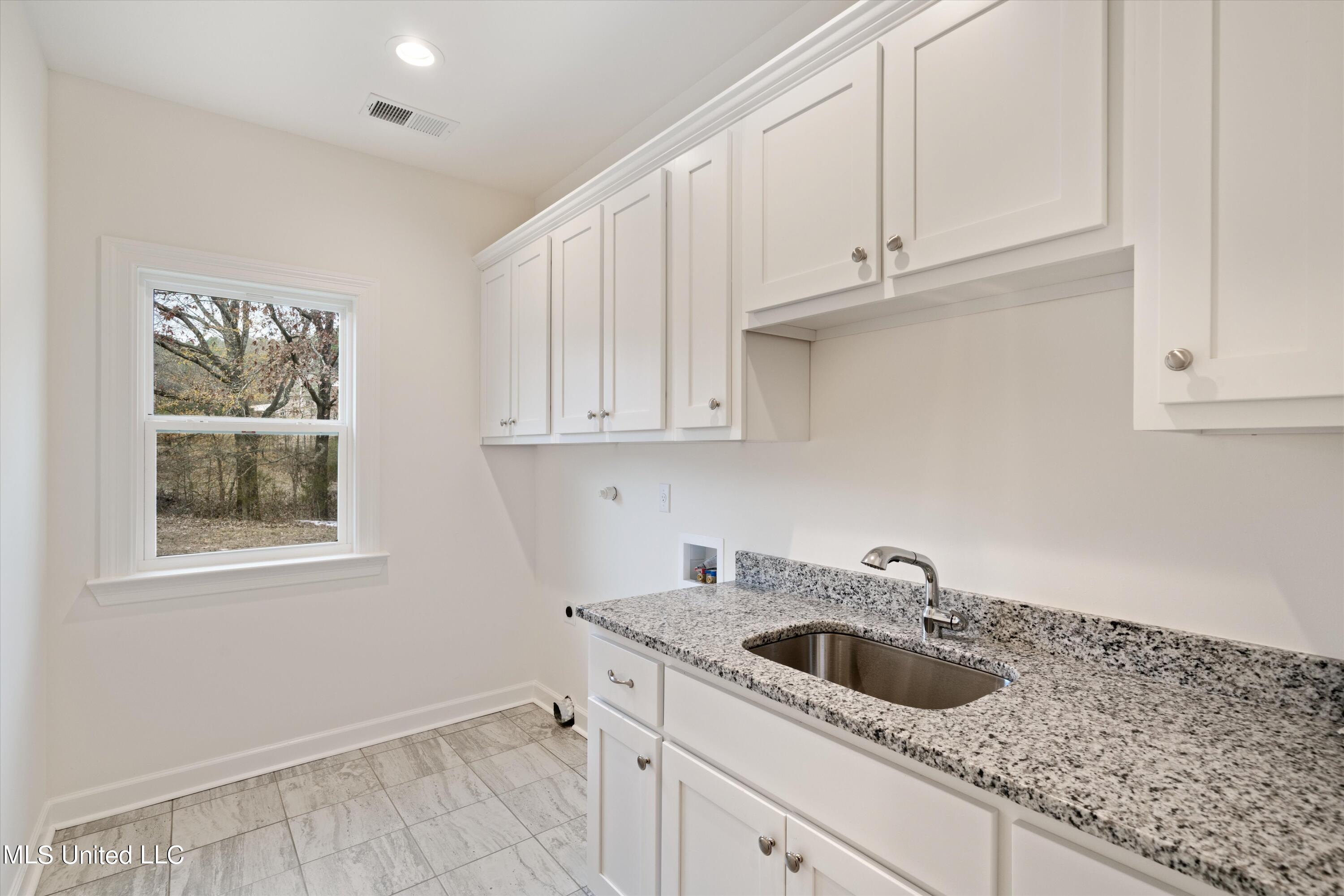 31 Scattered Oaks Drive Property Photo 17