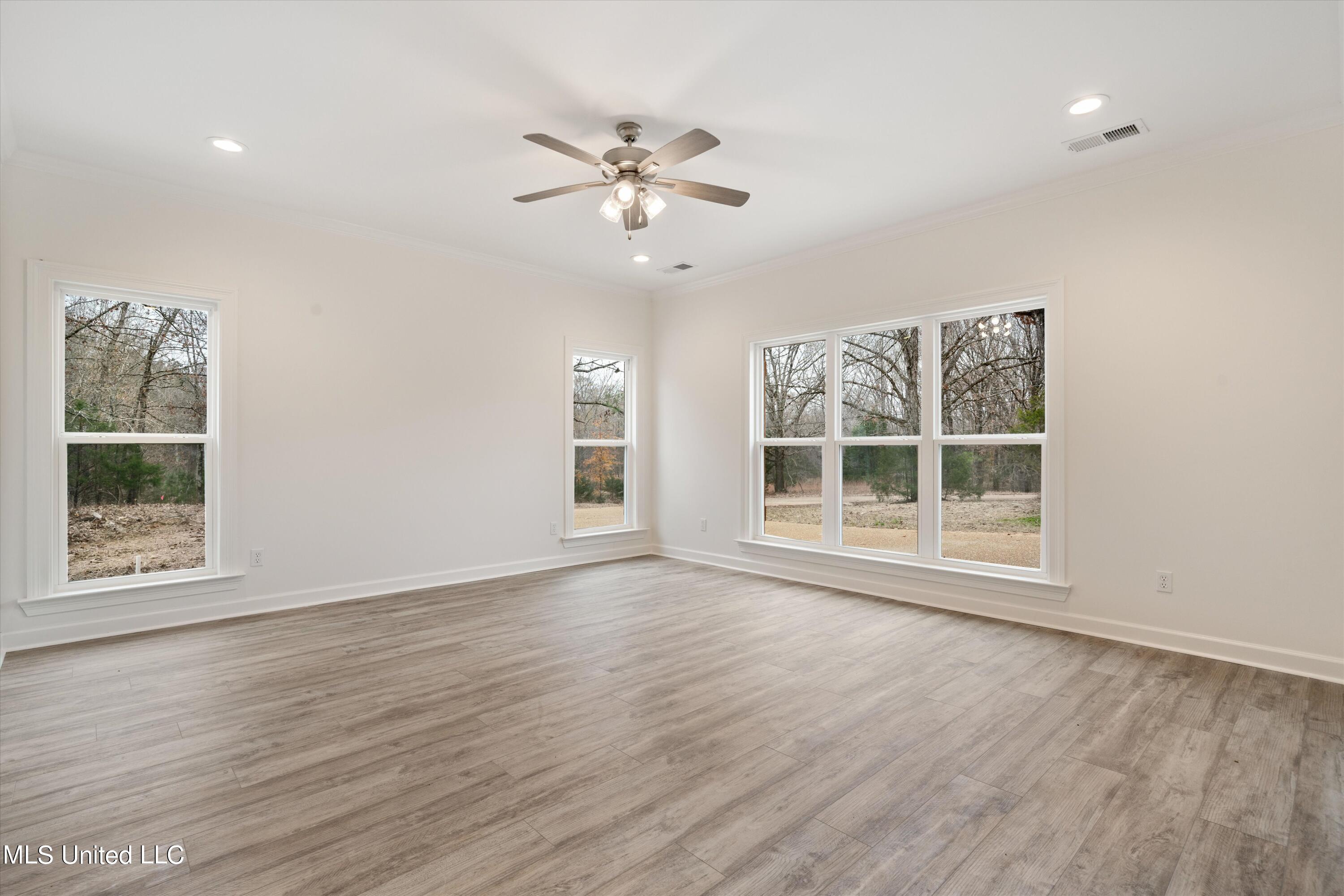 31 Scattered Oaks Drive Property Photo 18