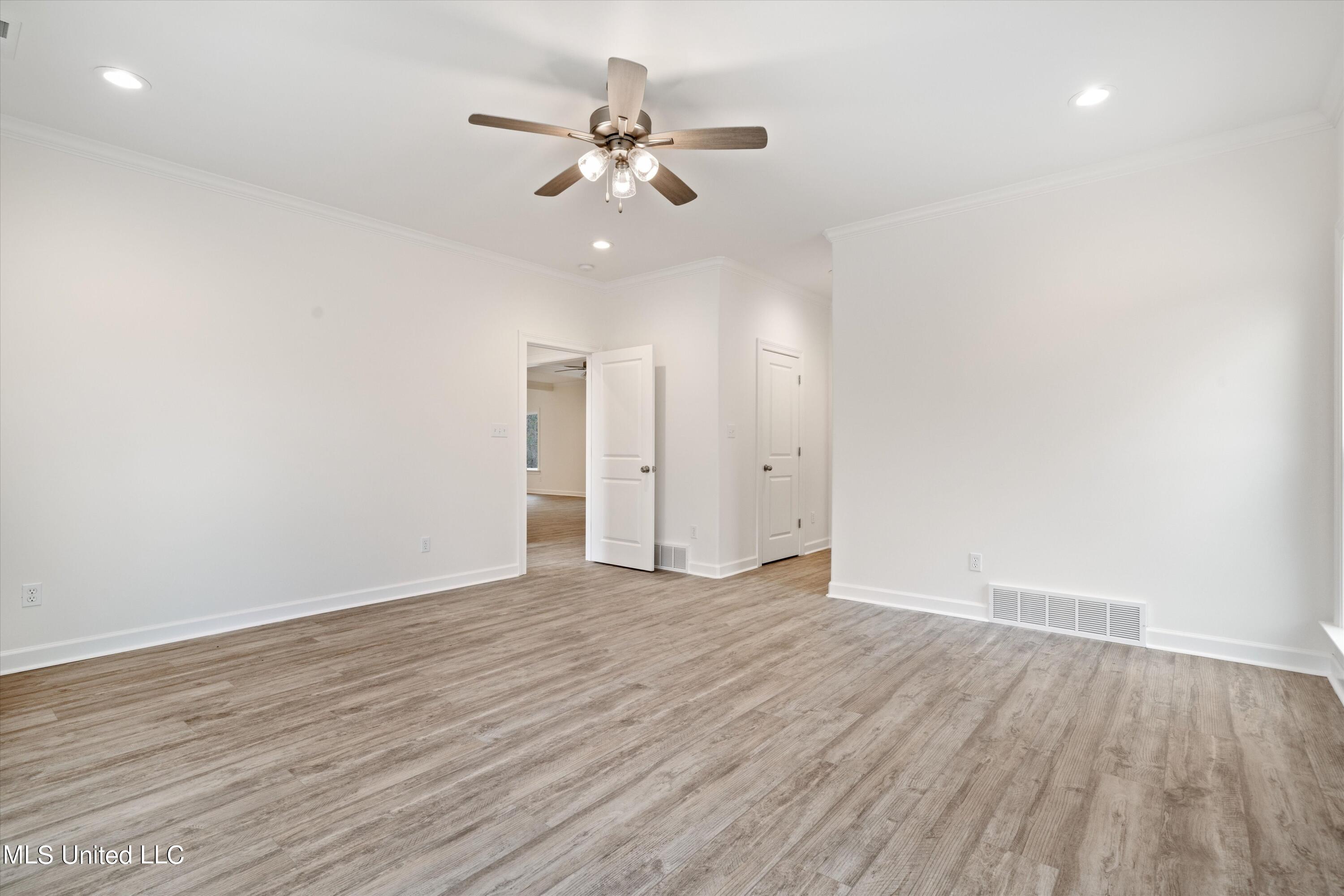 31 Scattered Oaks Drive Property Photo 19