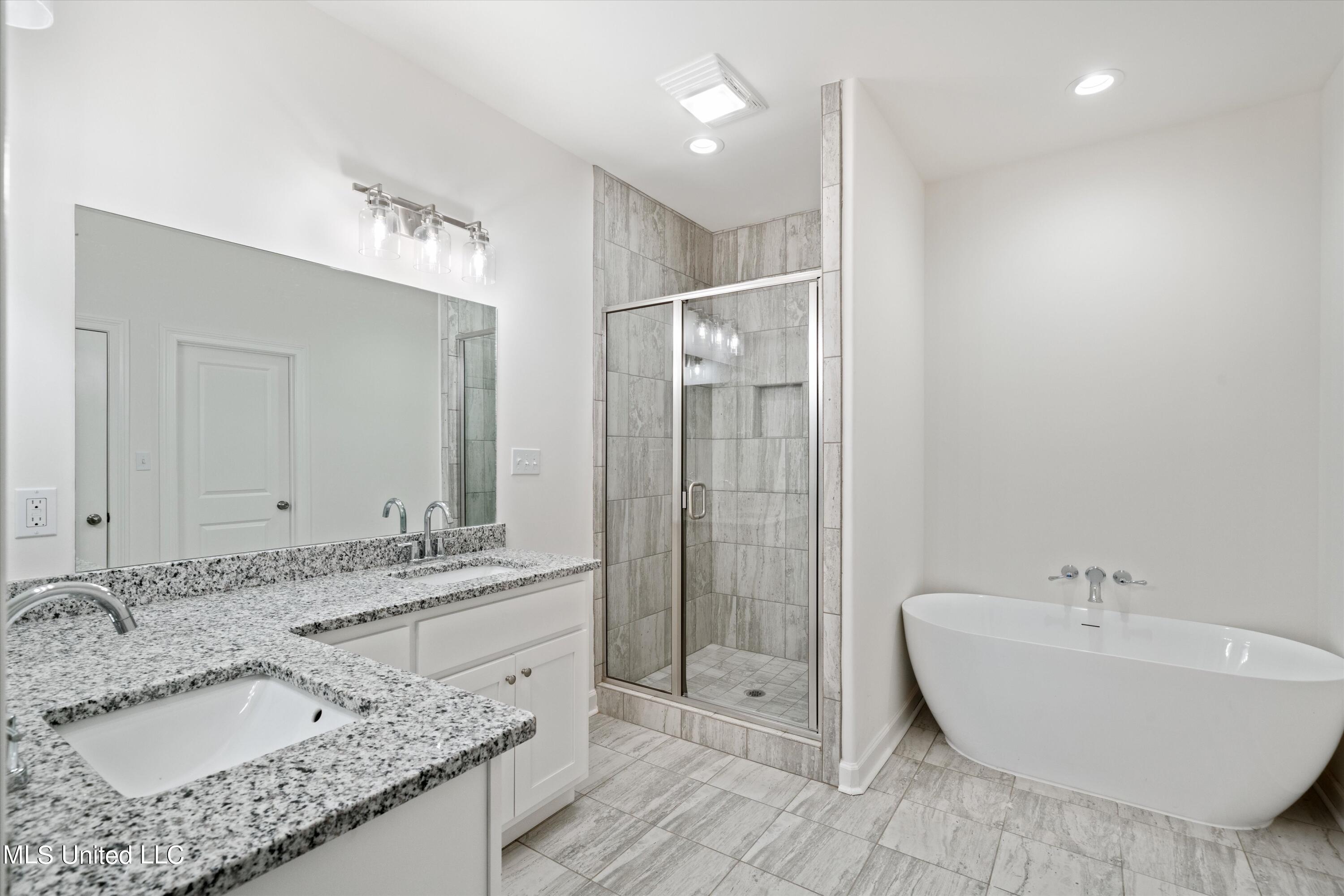 31 Scattered Oaks Drive Property Photo 20