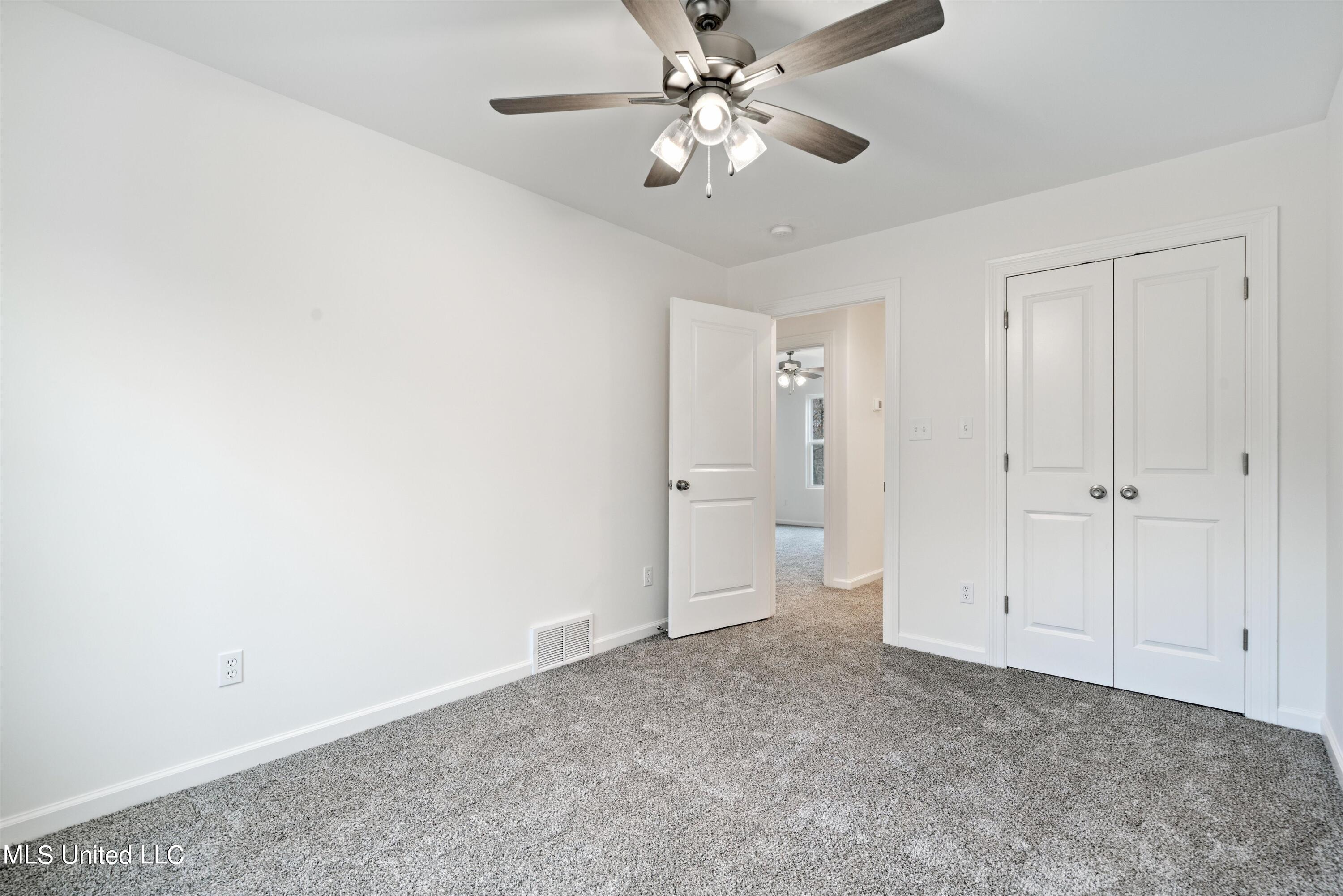 31 Scattered Oaks Drive Property Photo 23
