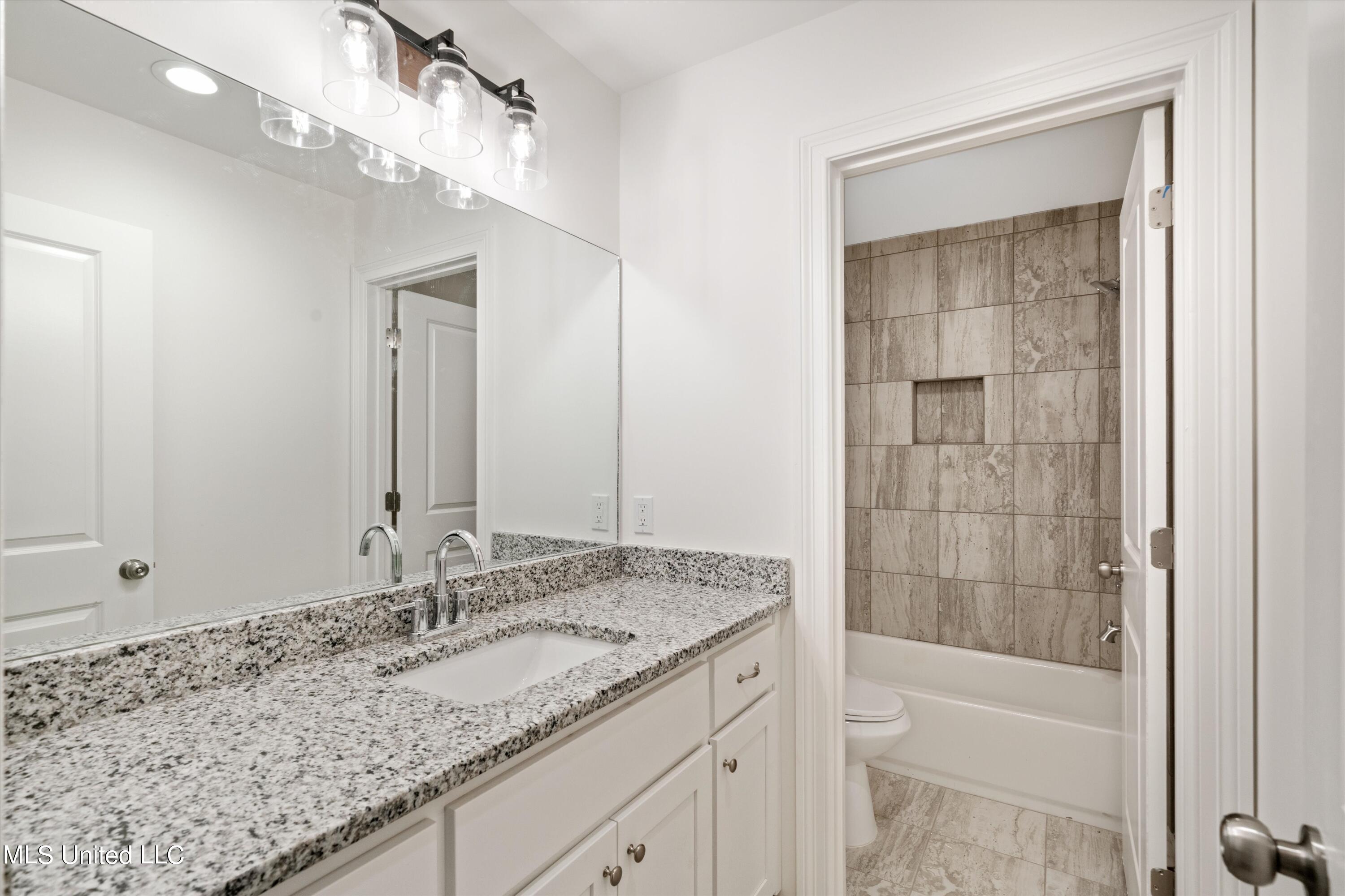 31 Scattered Oaks Drive Property Photo 24