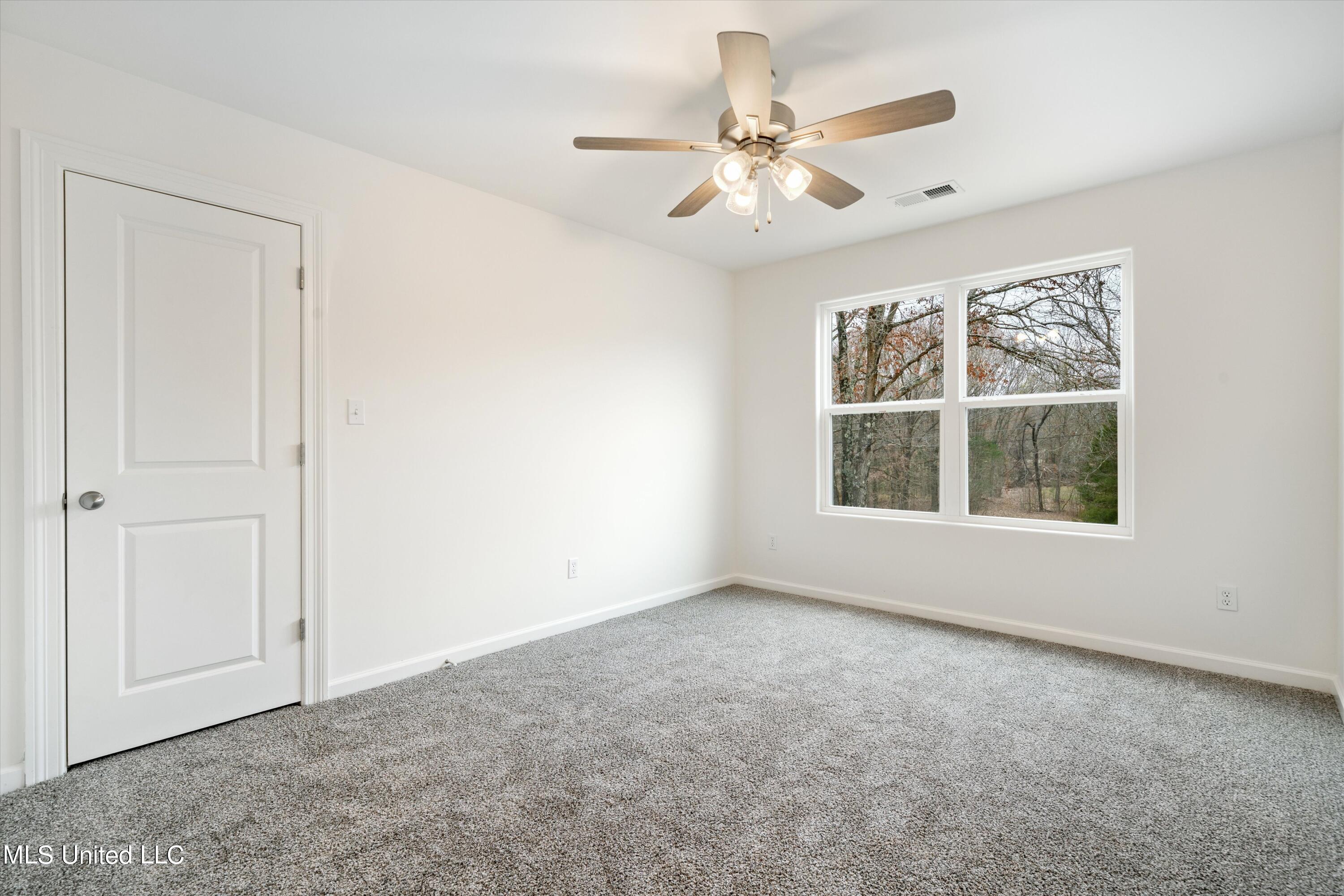 31 Scattered Oaks Drive Property Photo 25