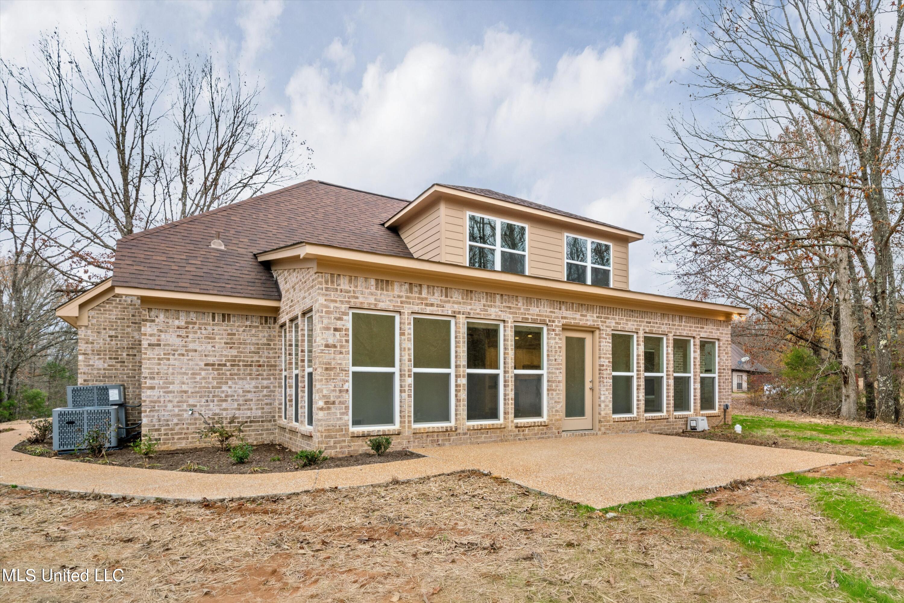 31 Scattered Oaks Drive Property Photo 27