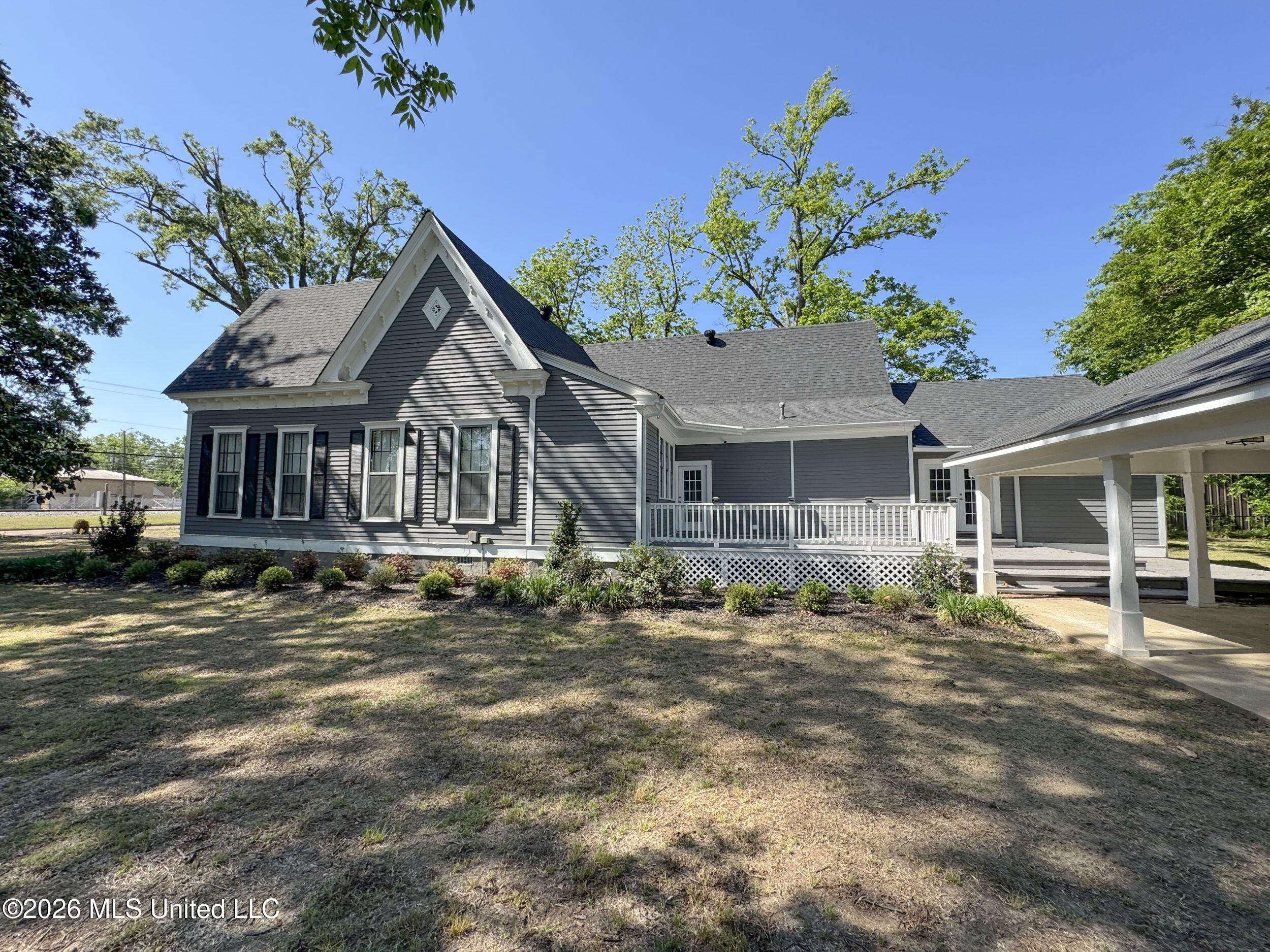 201 Boothe Street Property Photo 29