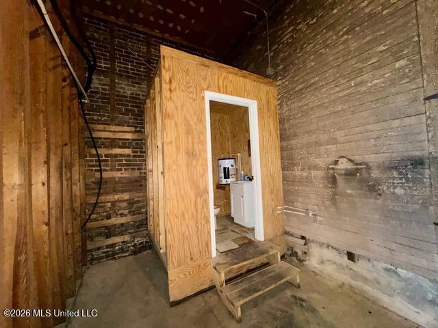 173 W Railroad Avenue Property Photo 8