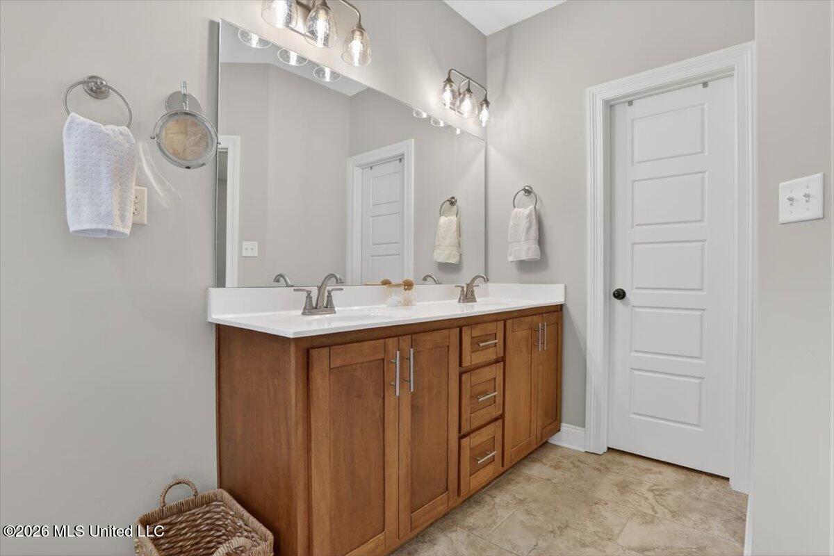 5089 Montavale S Property Photo 17