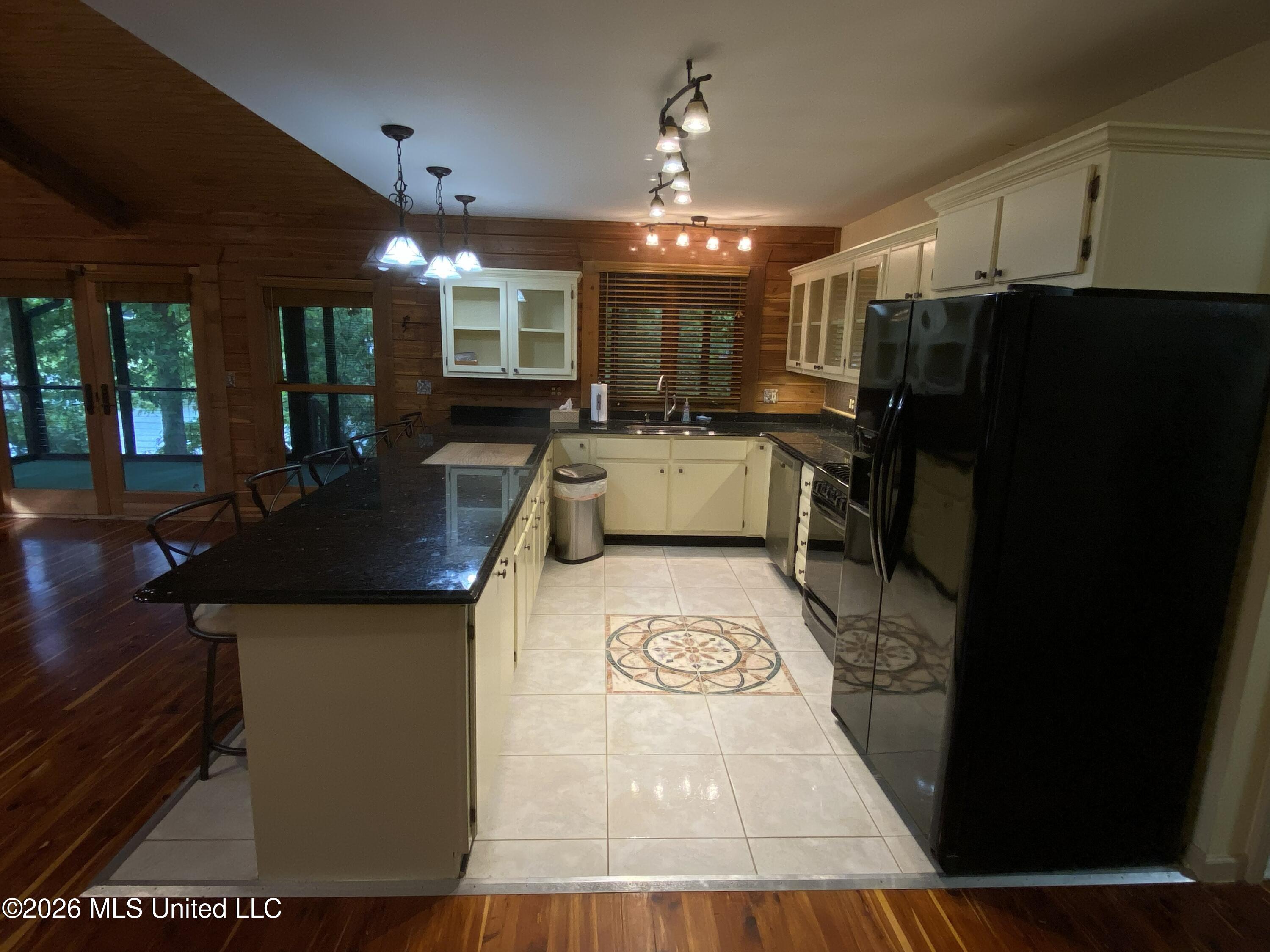 494 Lakeview Drive Property Photo 7