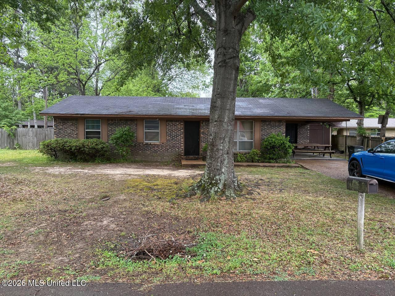 190 Greenbriar Circle Property Photo 1