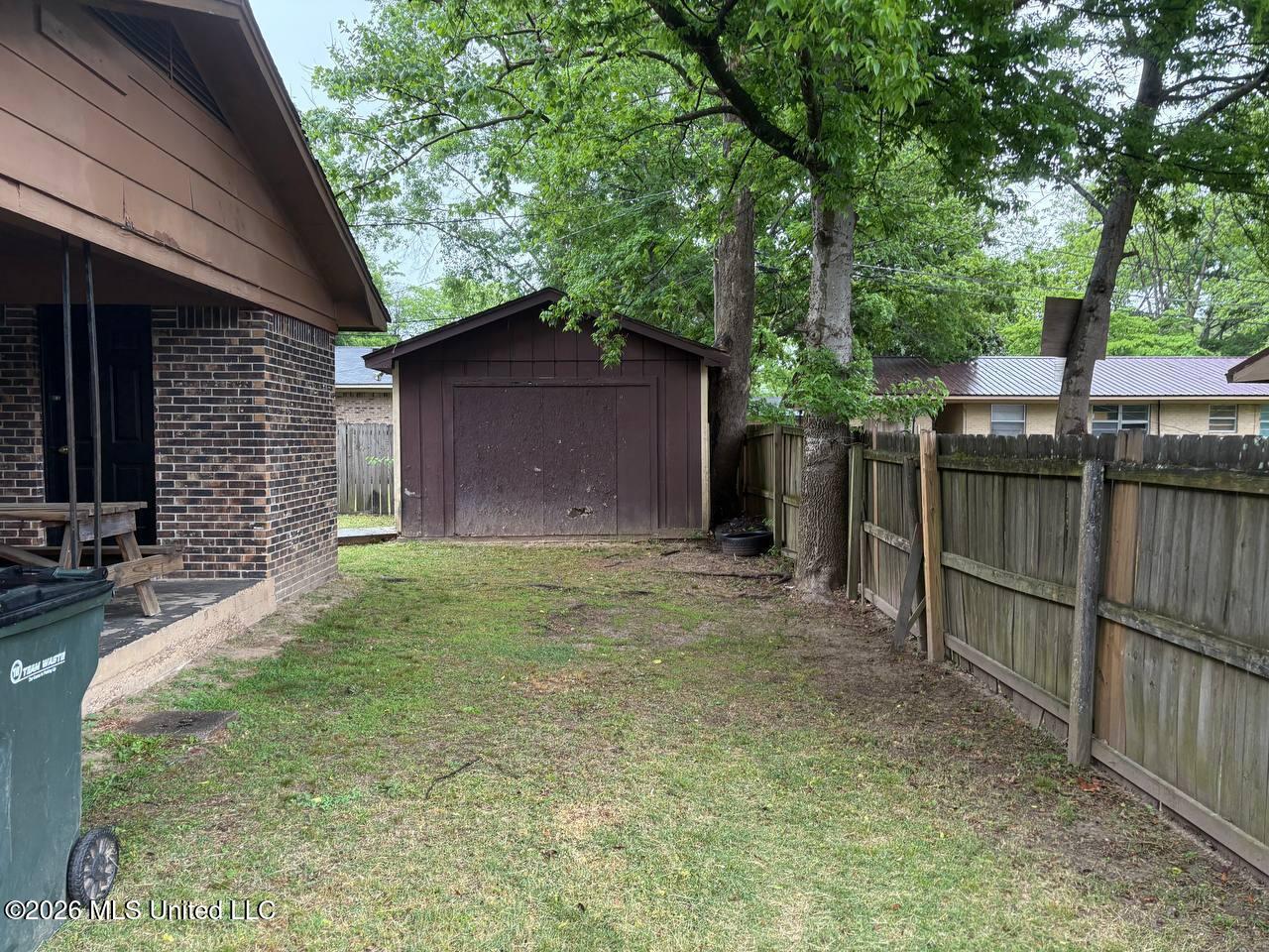 190 Greenbriar Circle Property Photo 3