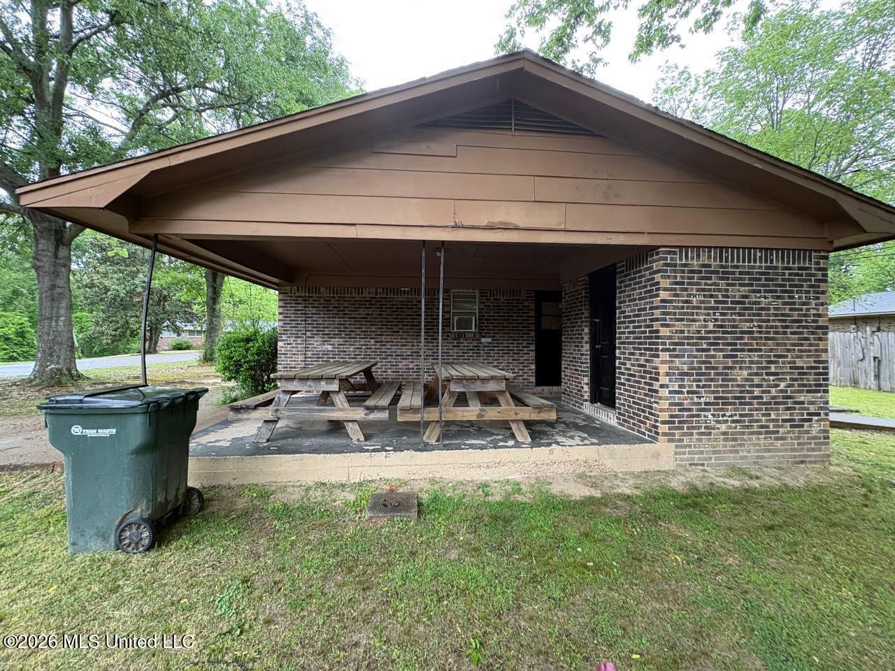 190 Greenbriar Circle Property Photo 7