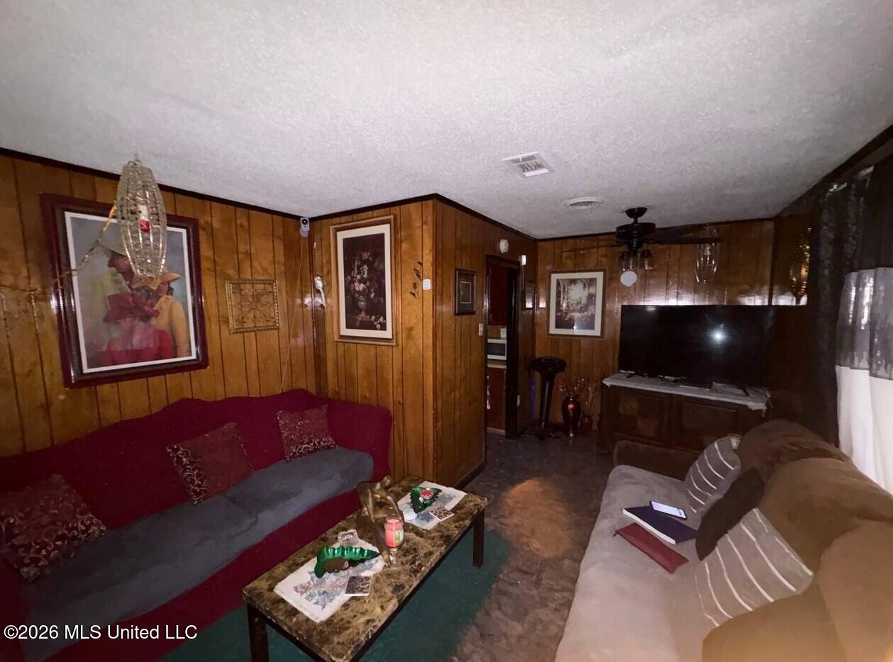 190 Greenbriar Circle Property Photo 8