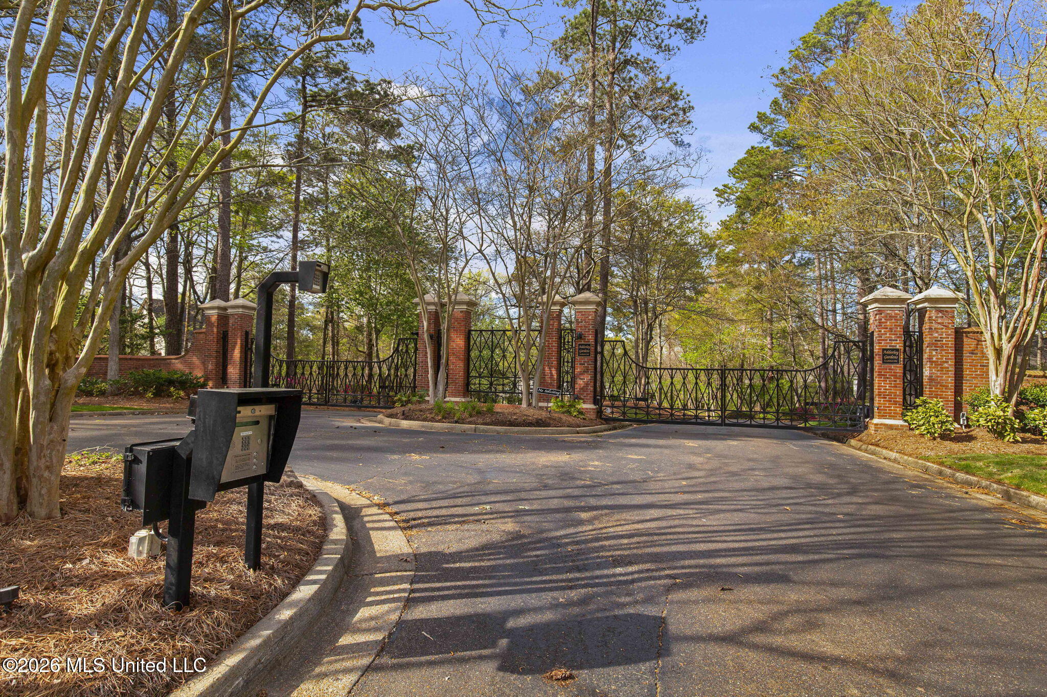 124 Adderley Boulevard Property Photo 3