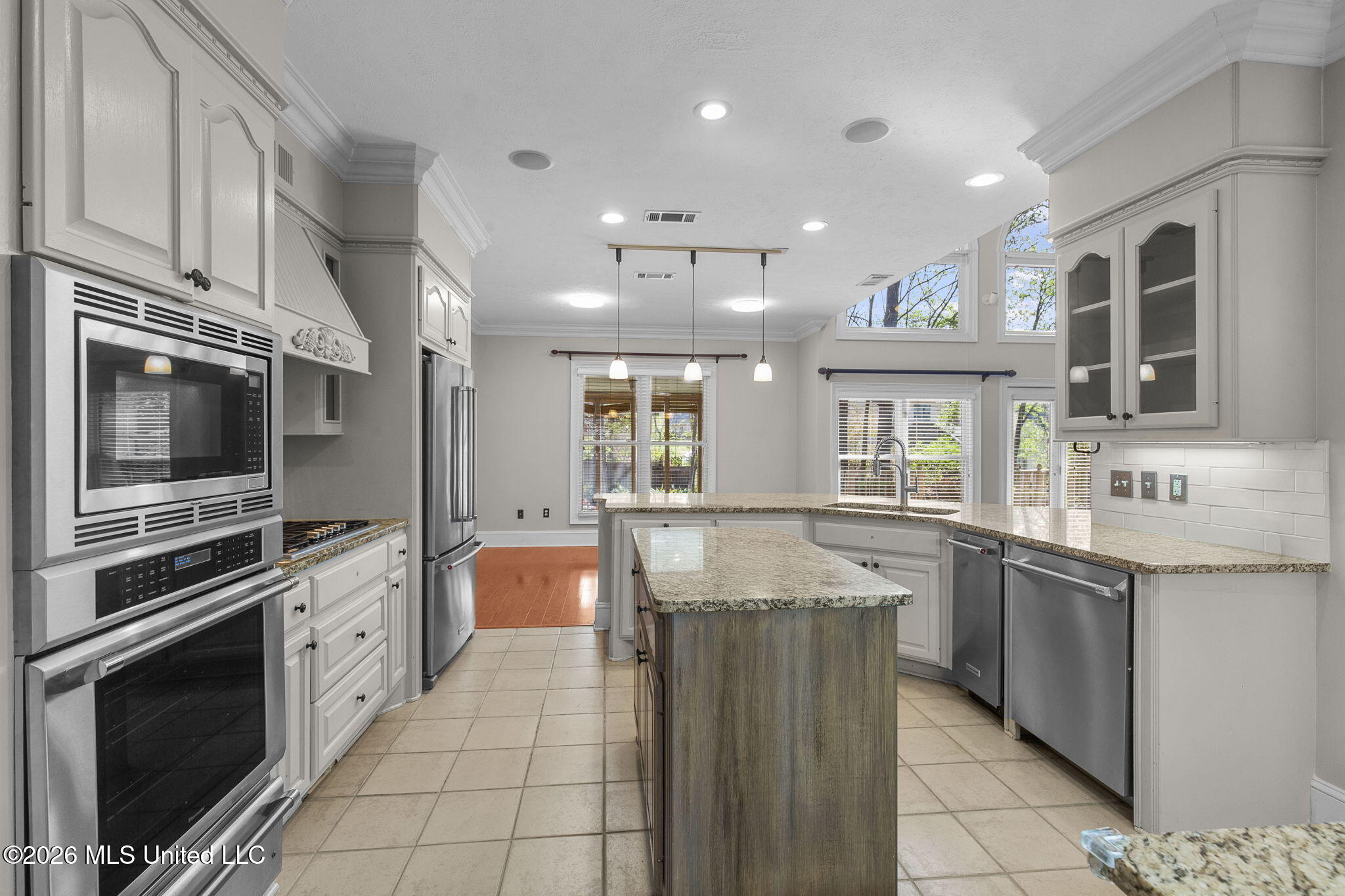 124 Adderley Boulevard Property Photo 4