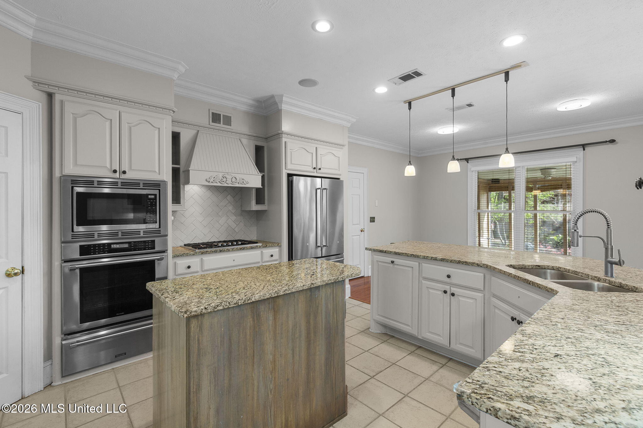 124 Adderley Boulevard Property Photo 5