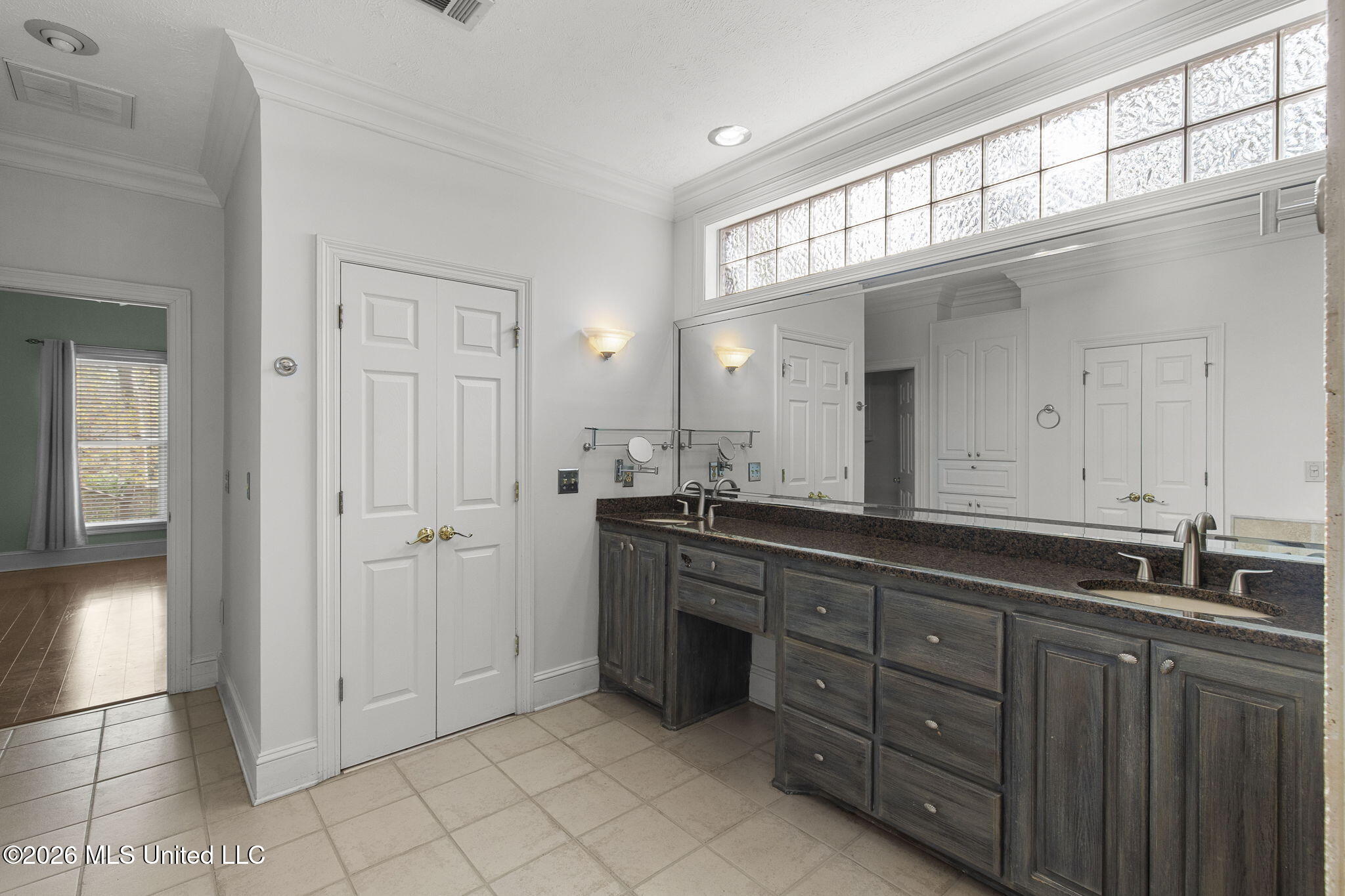 124 Adderley Boulevard Property Photo 34