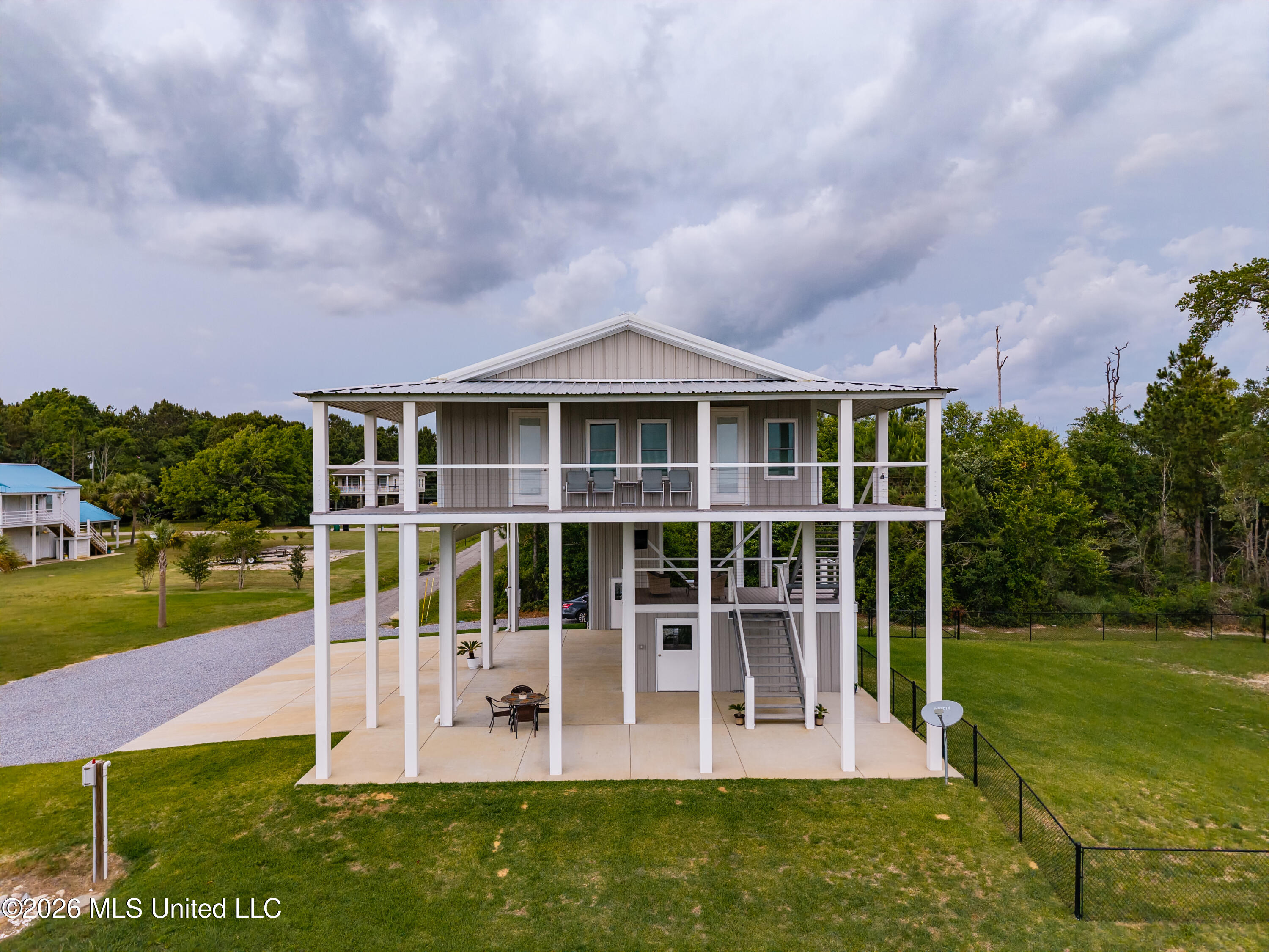 5004 Oak Street Property Photo 1