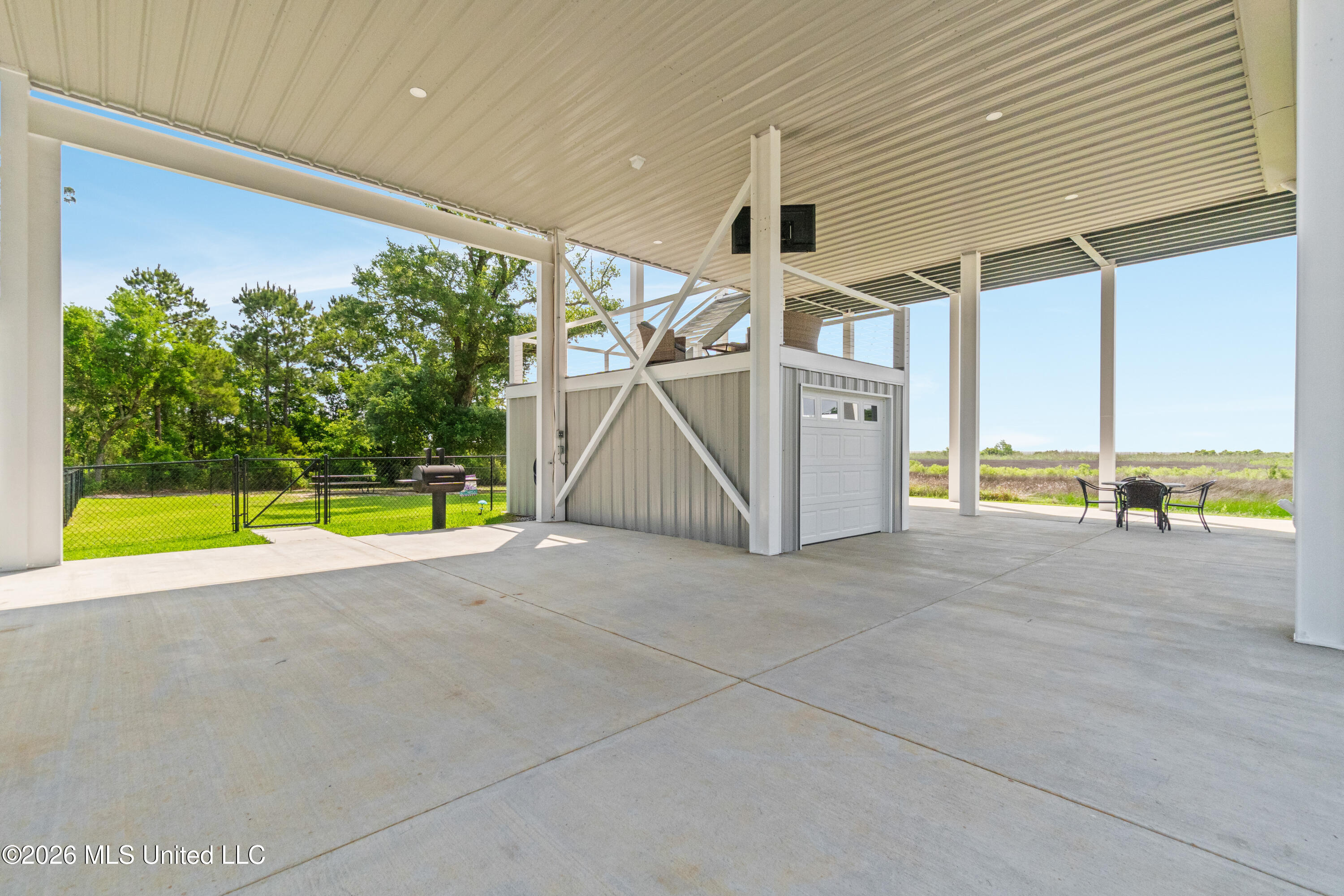 5004 Oak Street Property Photo 11