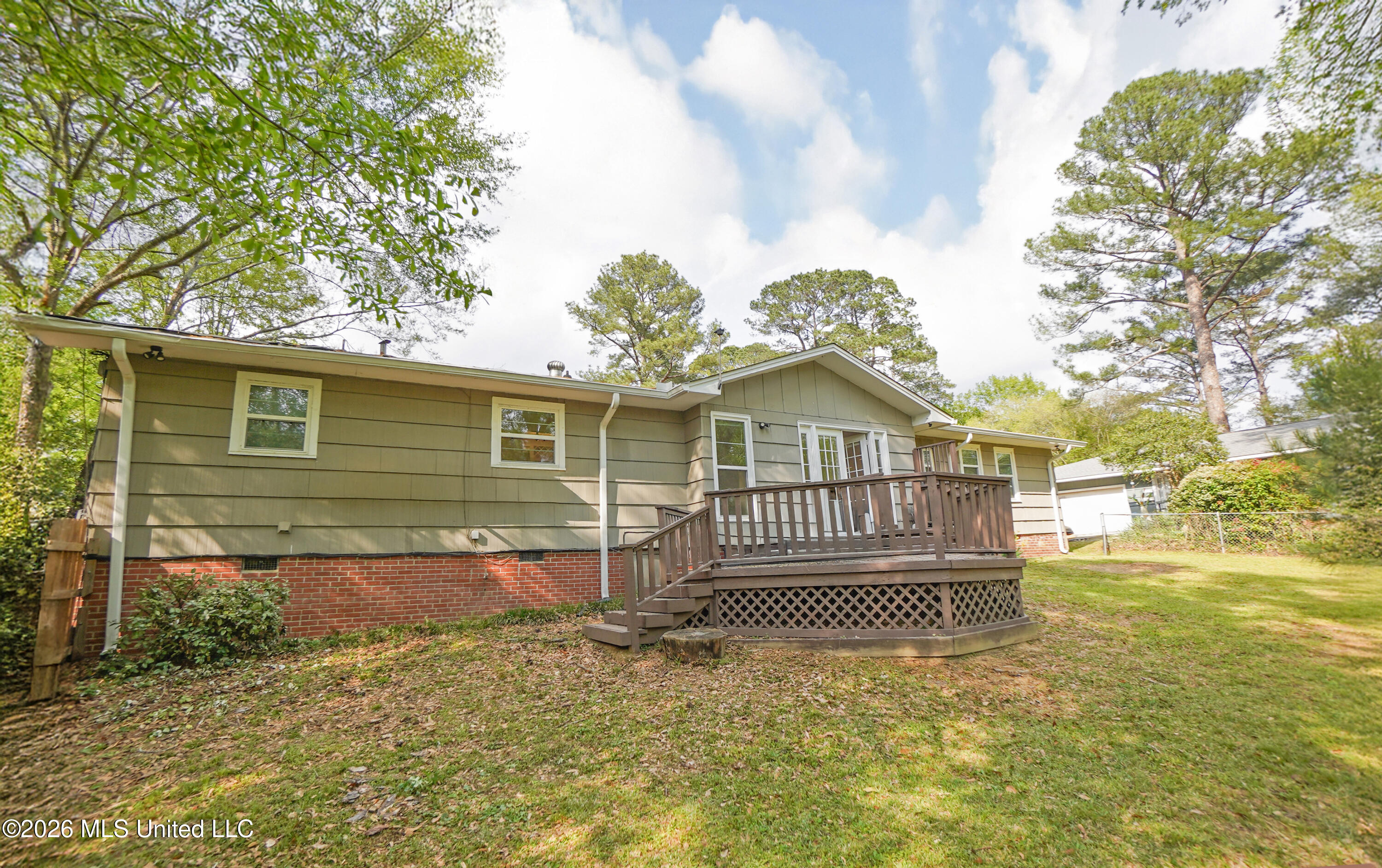 1923 Cherokee Drive Property Photo 3