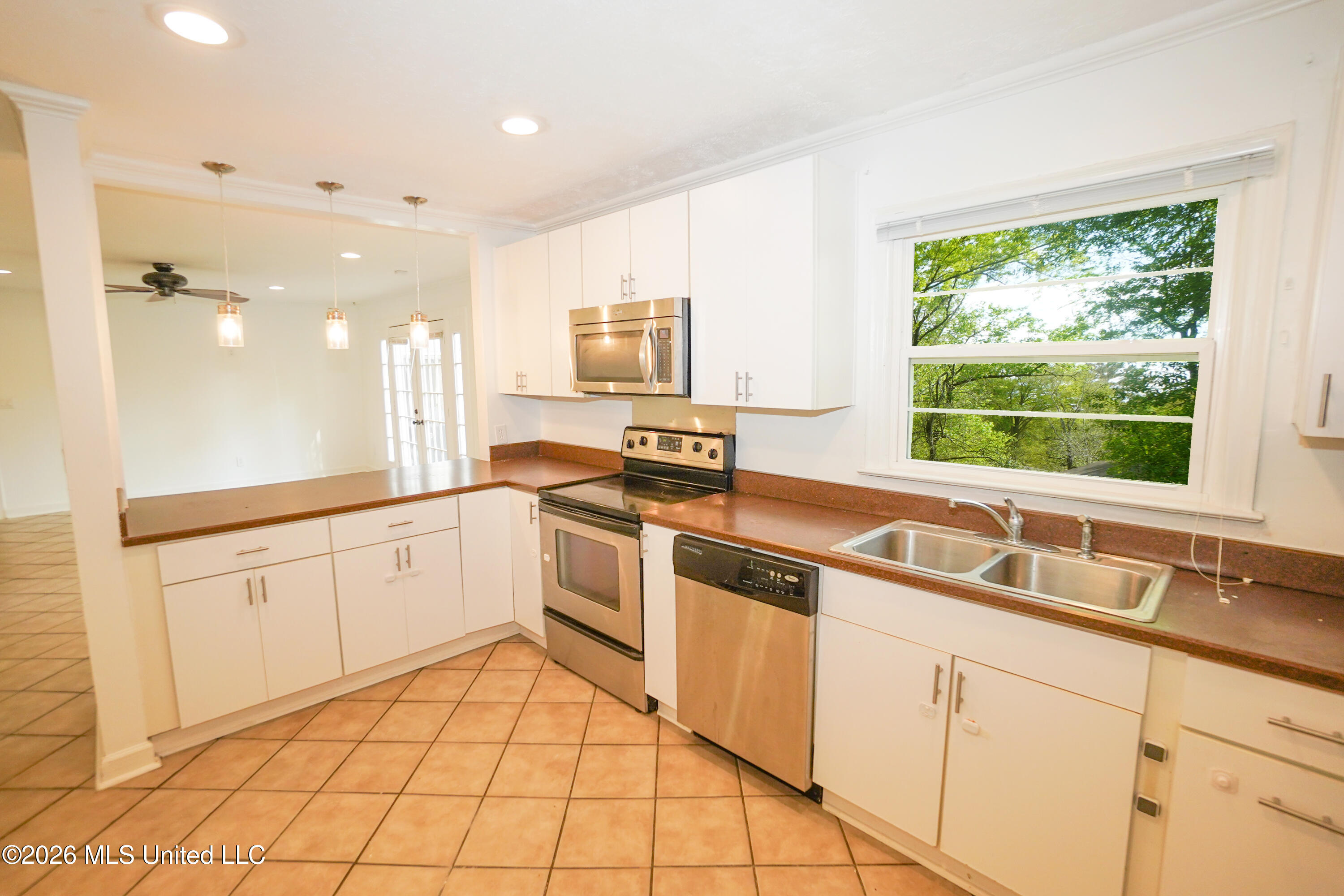 1923 Cherokee Drive Property Photo 15