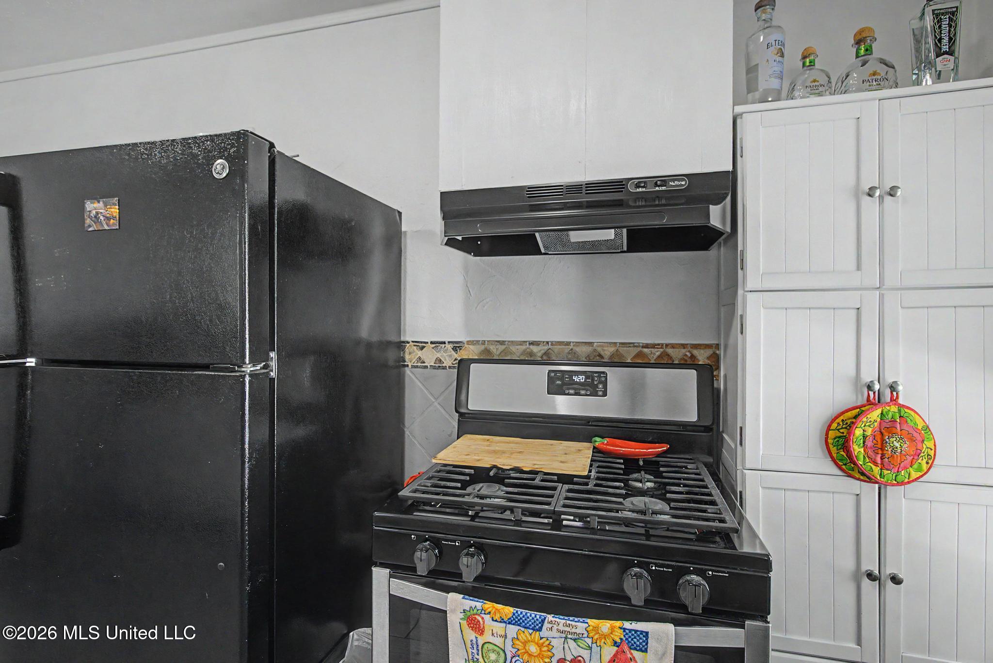 166 Violet Street Property Photo 9
