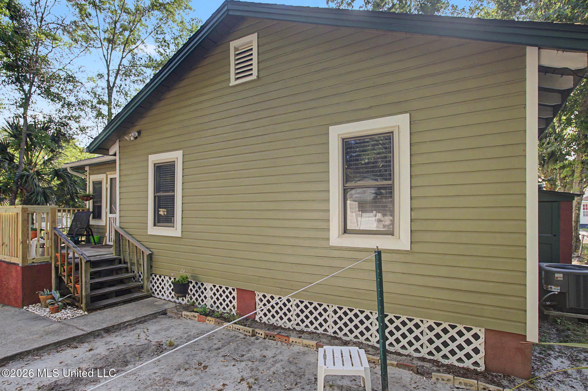 166 Violet Street Property Photo 23