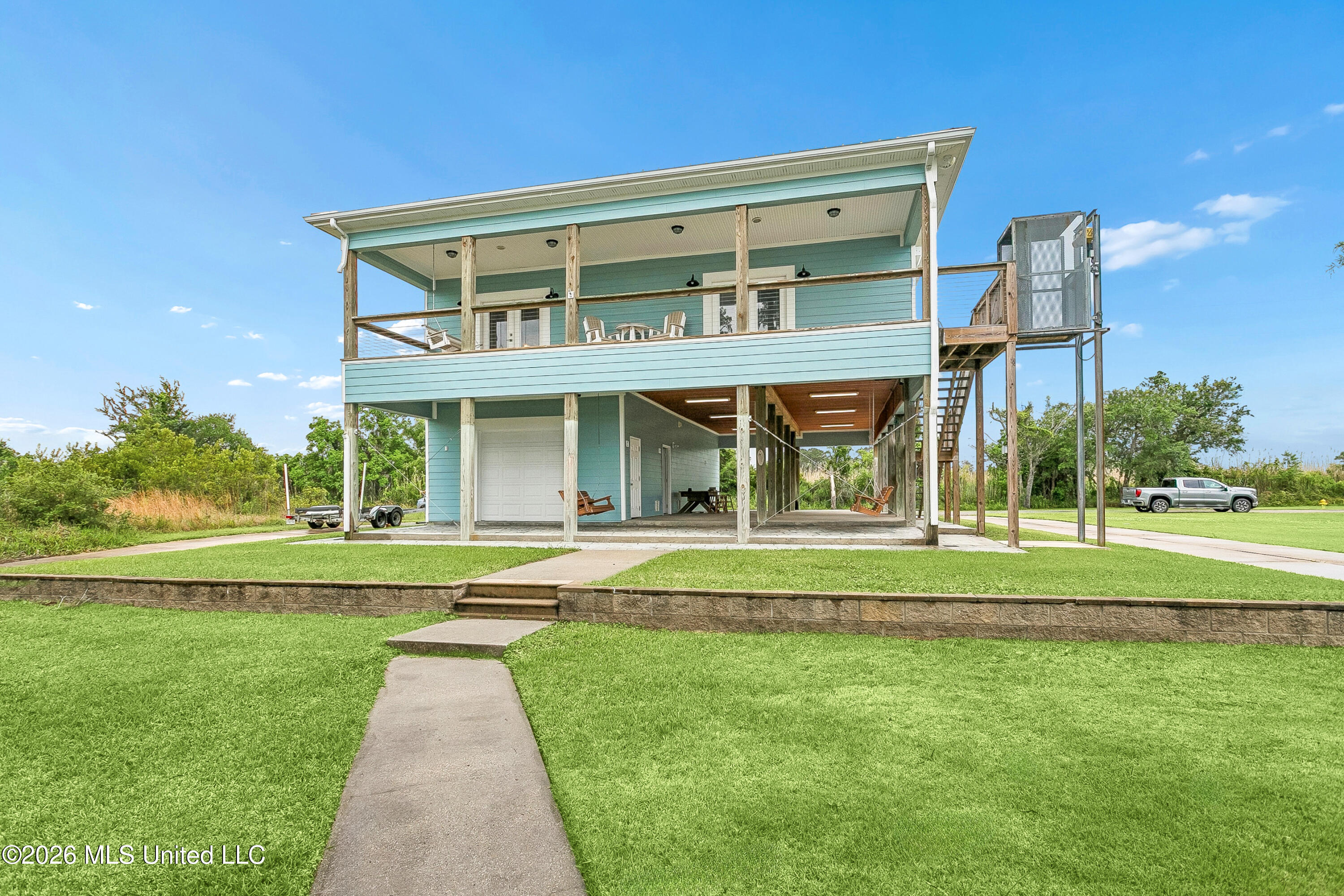 4115 Riverside Drive Property Photo 1