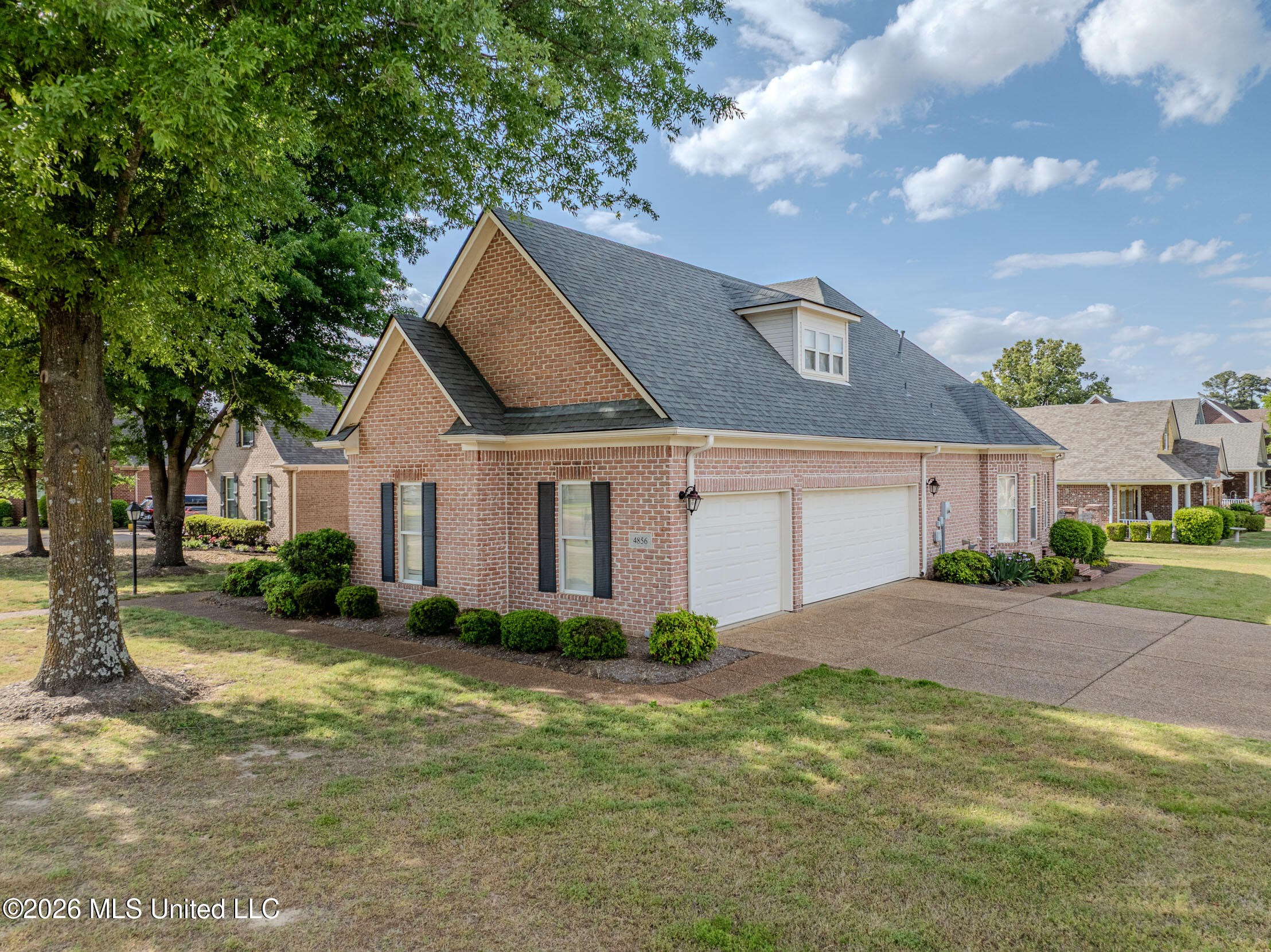 4856 Windsong Cove Property Photo 6