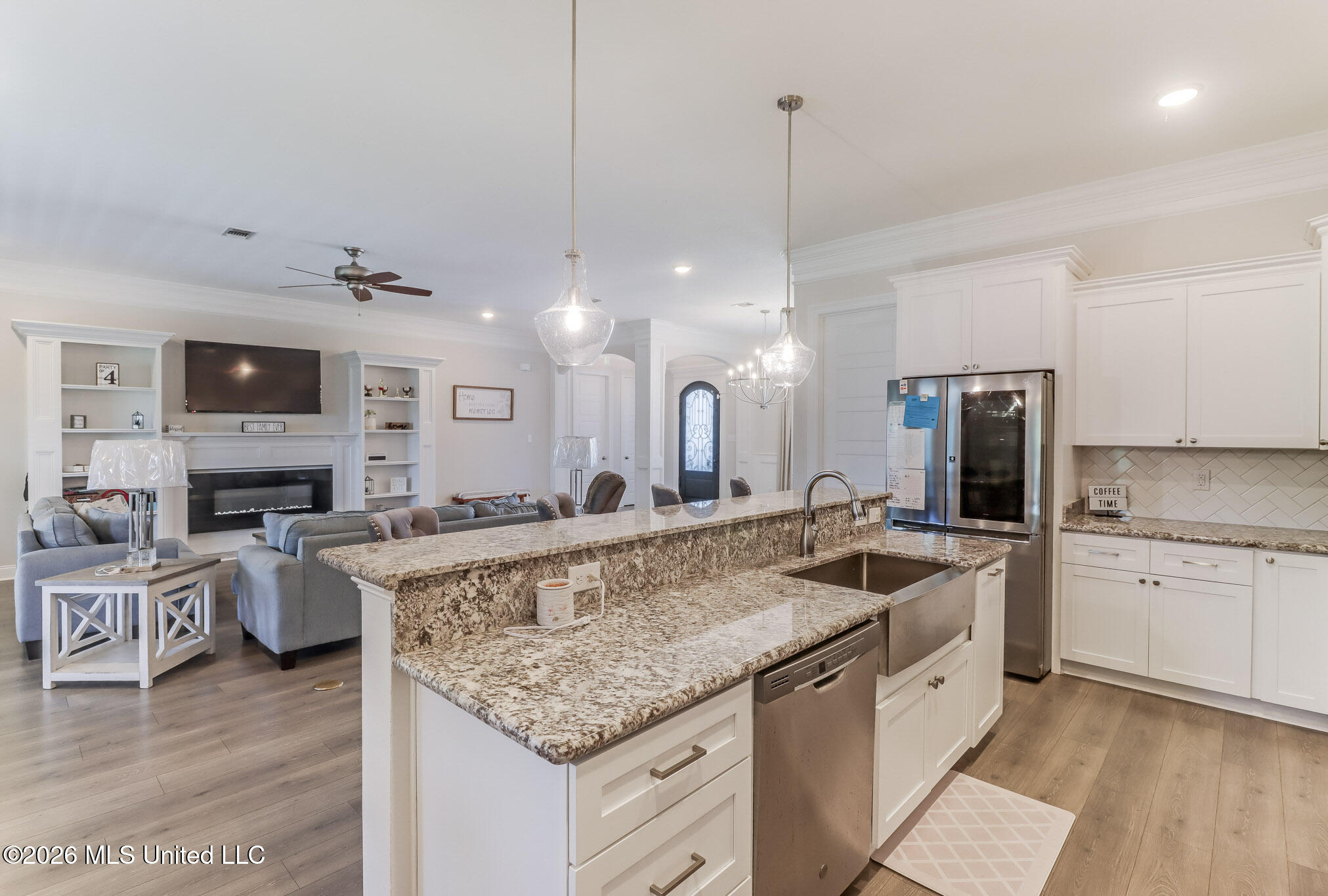 5894 Windmill Street Property Photo 8
