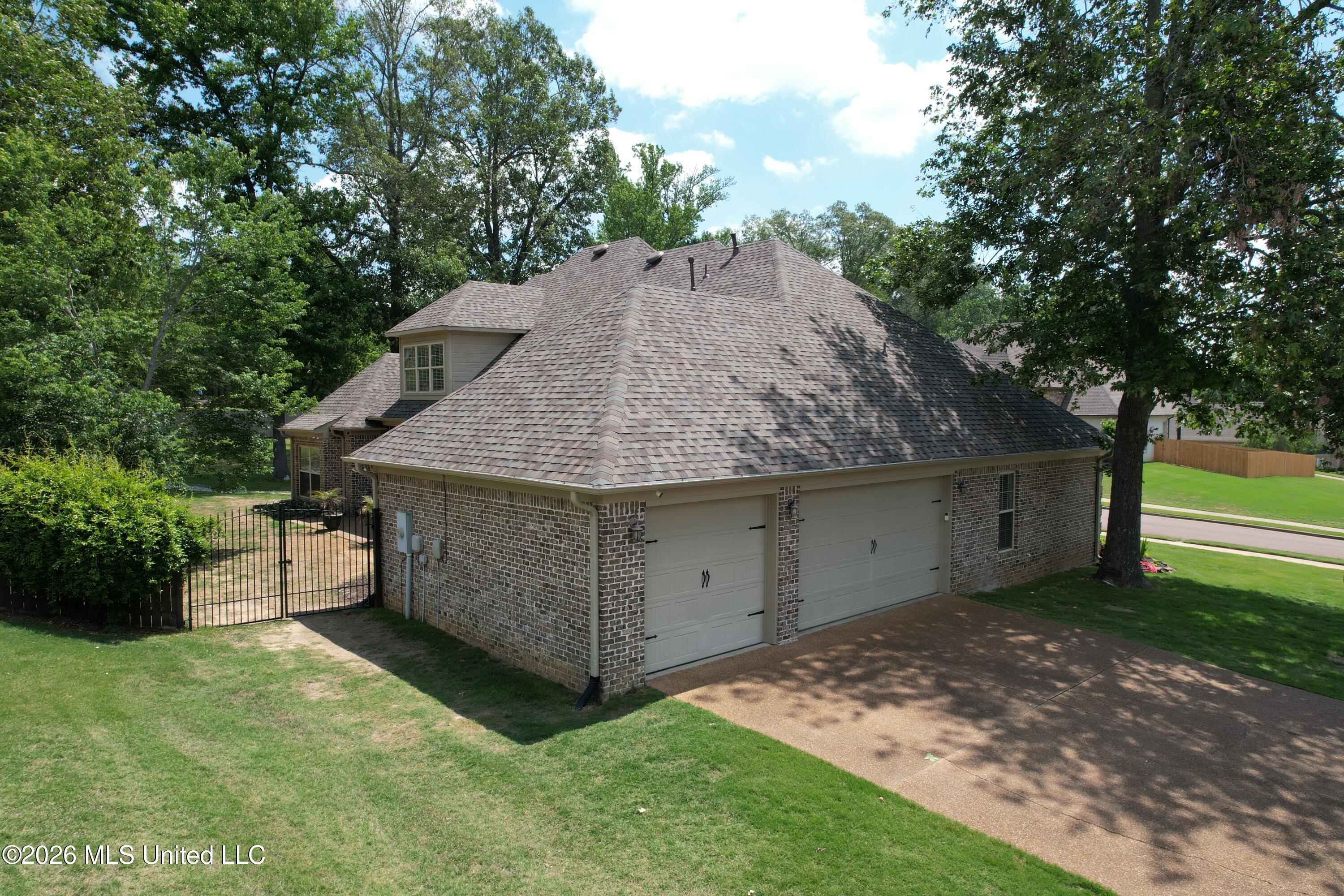 1435 Hillshire Road Property Photo 4
