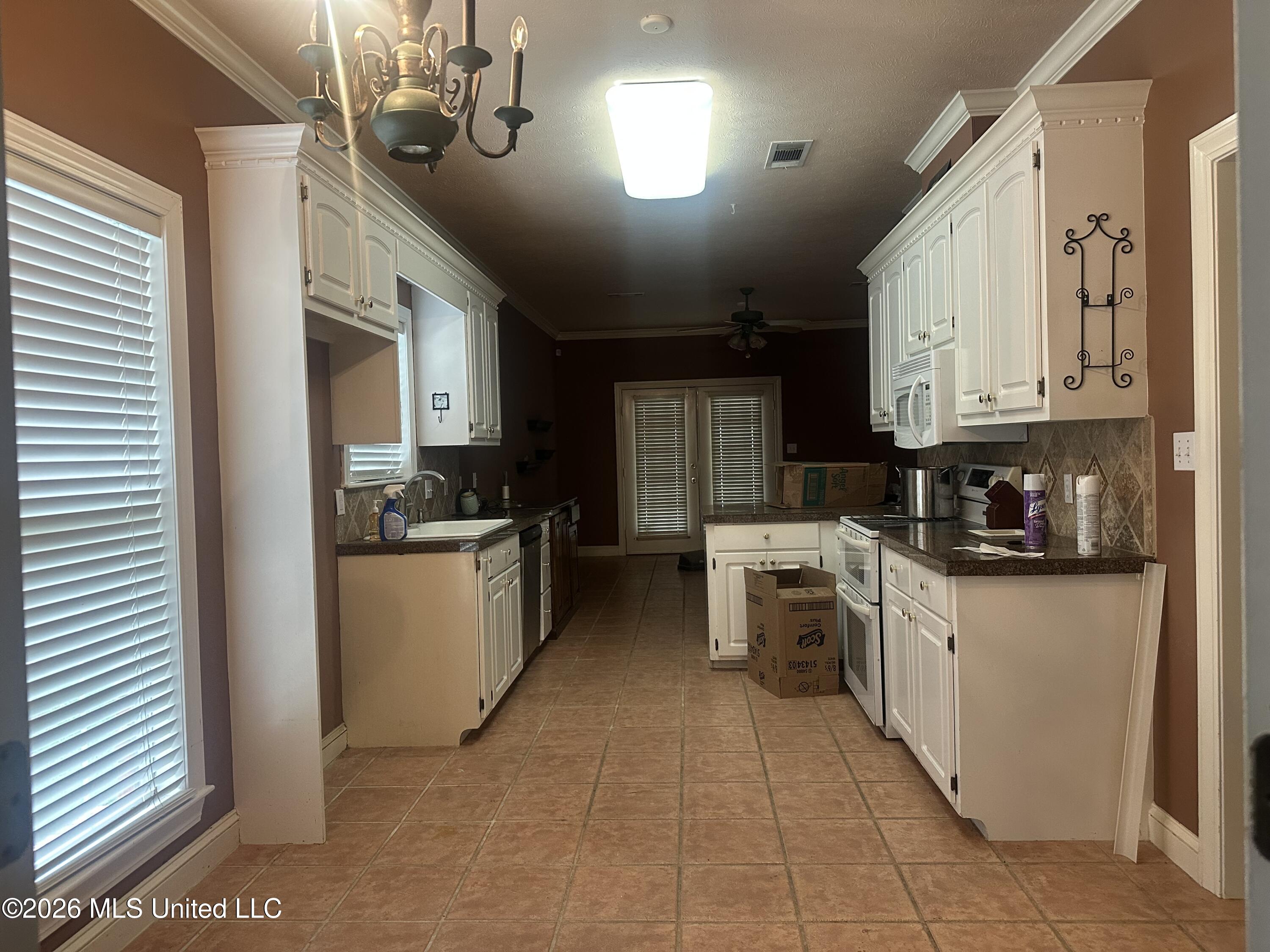 222 Brenhaven Boulevard Property Photo 3