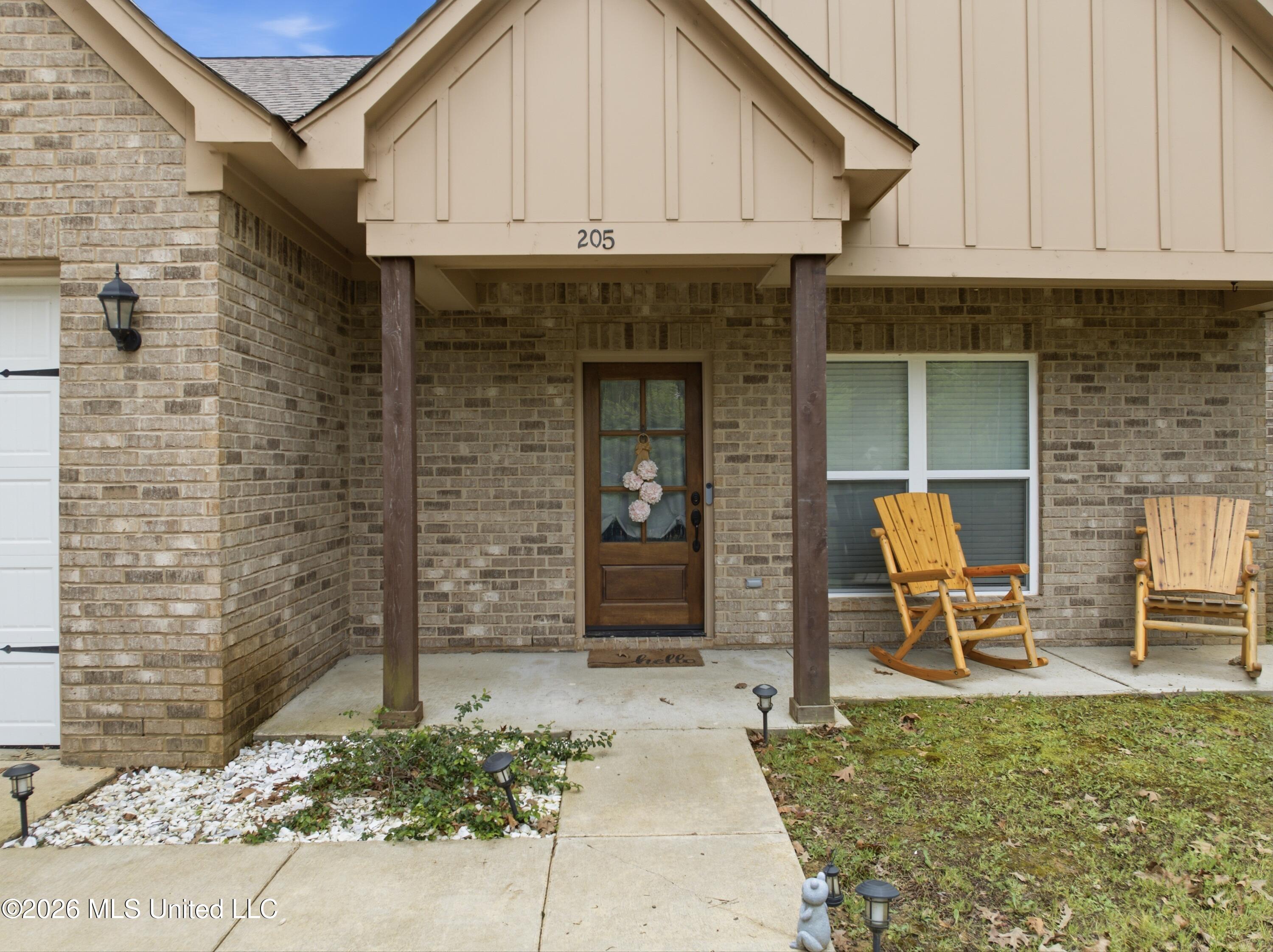 205 Clover Cove Property Photo 2