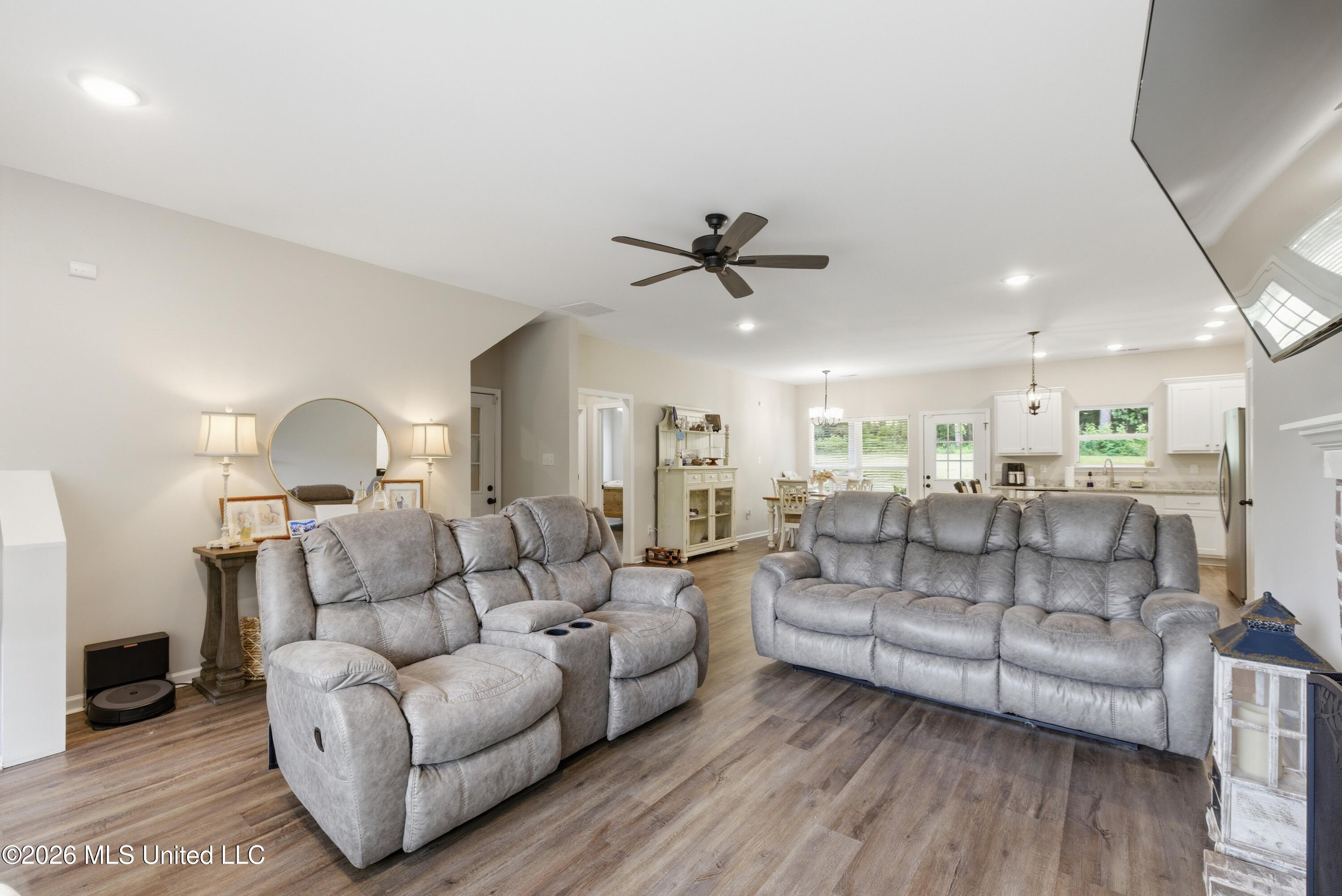 205 Clover Cove Property Photo 4