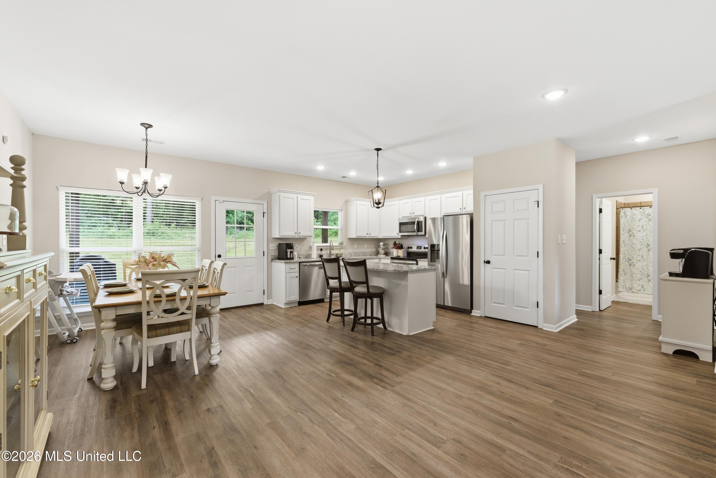 205 Clover Cove Property Photo 6