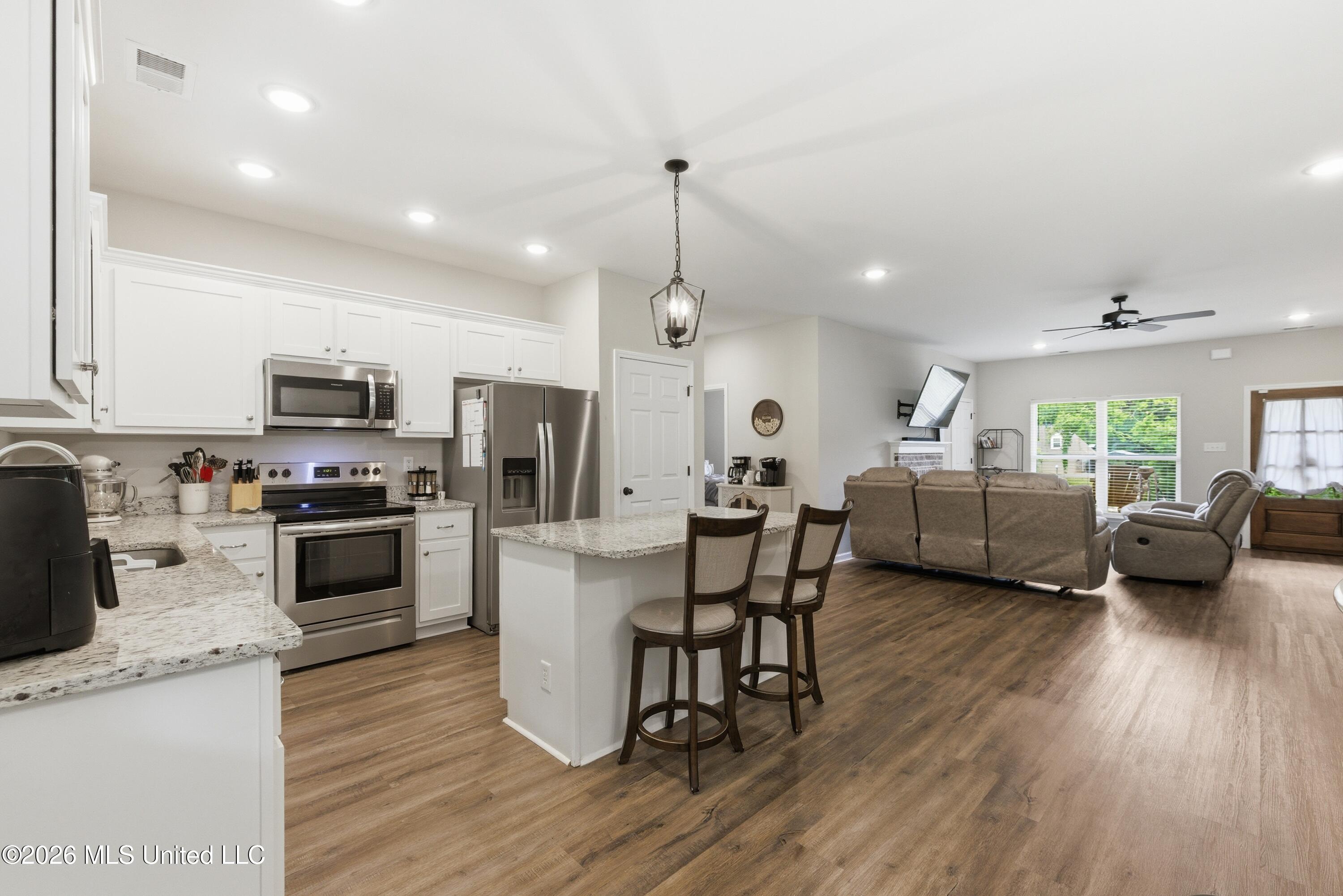 205 Clover Cove Property Photo 8