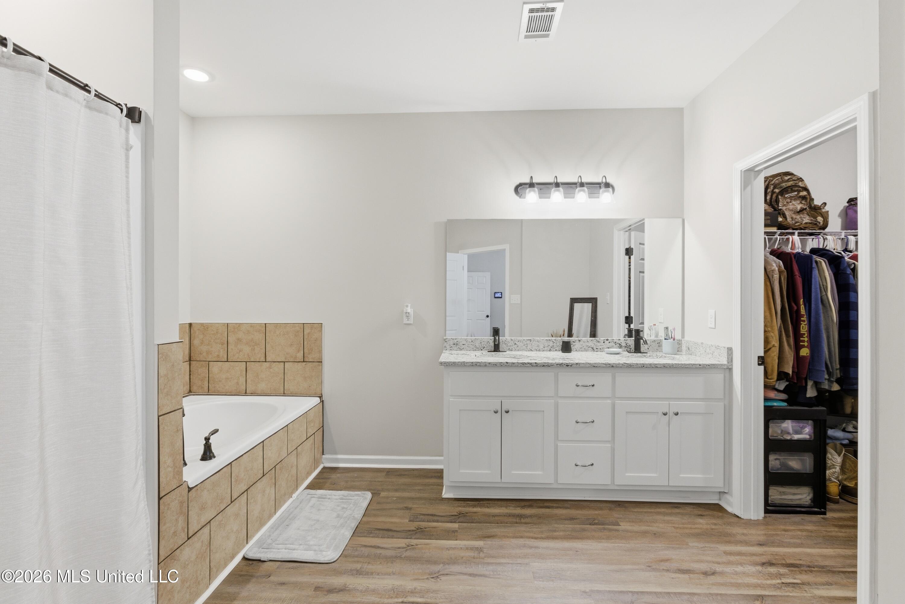205 Clover Cove Property Photo 12