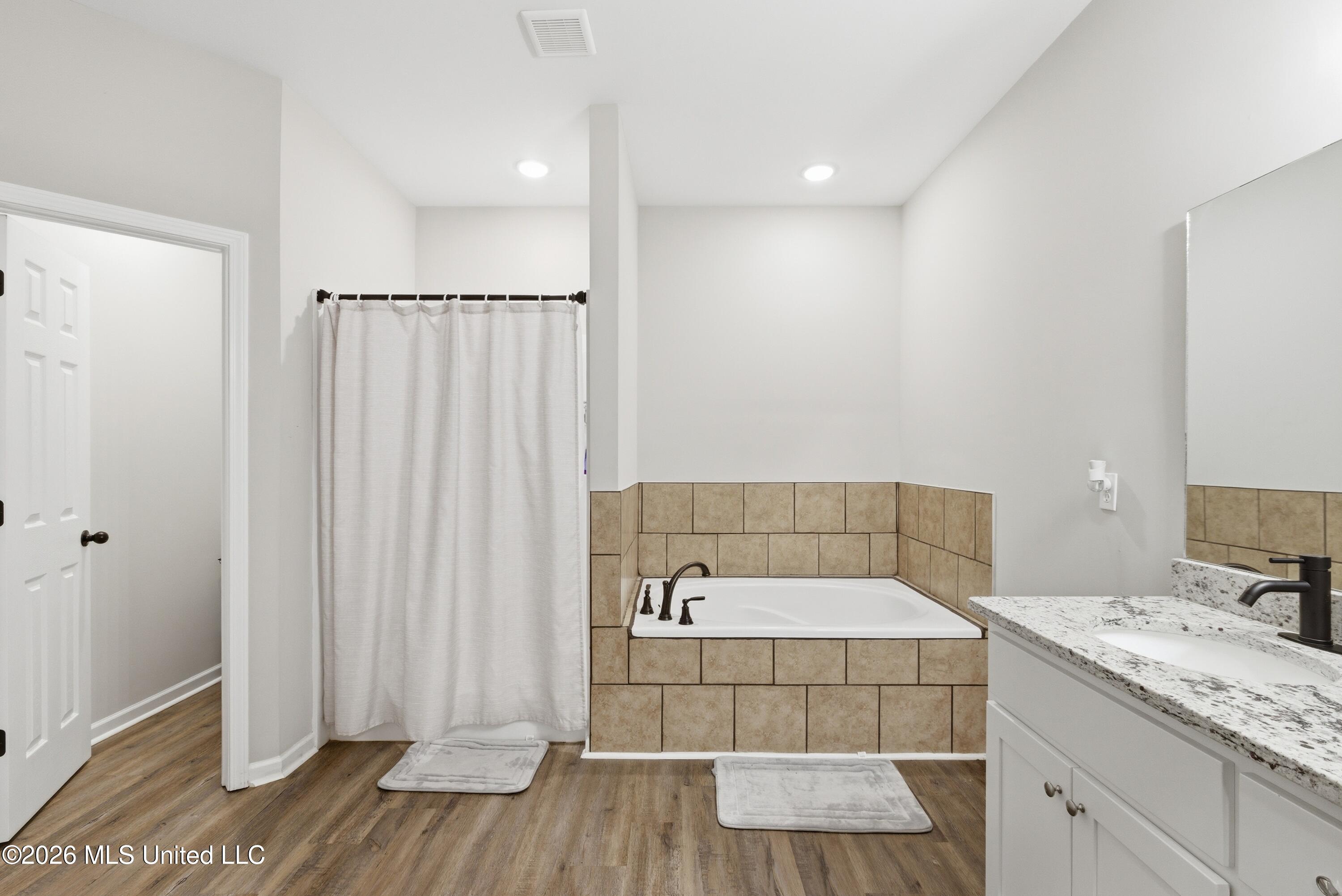 205 Clover Cove Property Photo 13