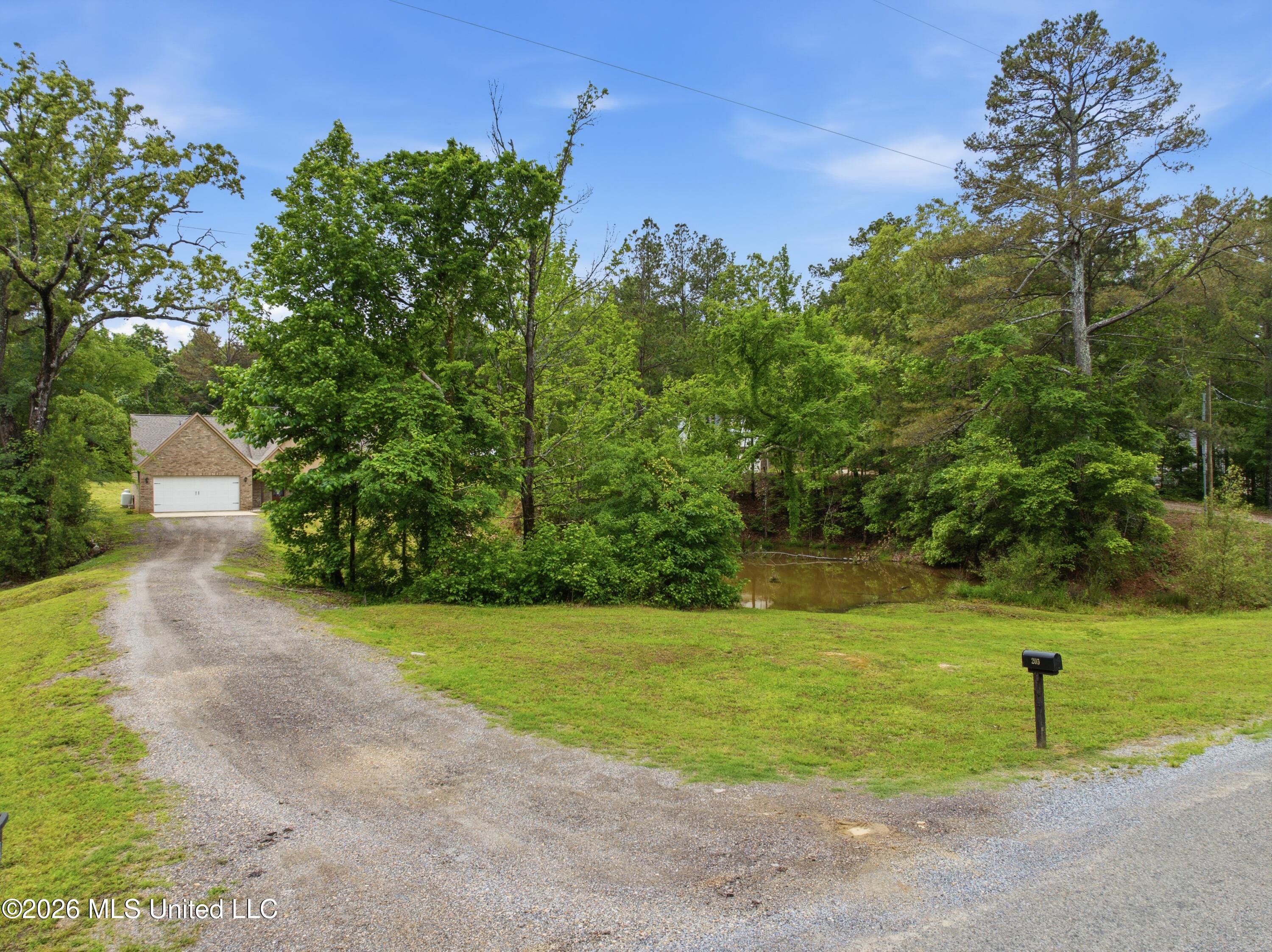 205 Clover Cove Property Photo 28