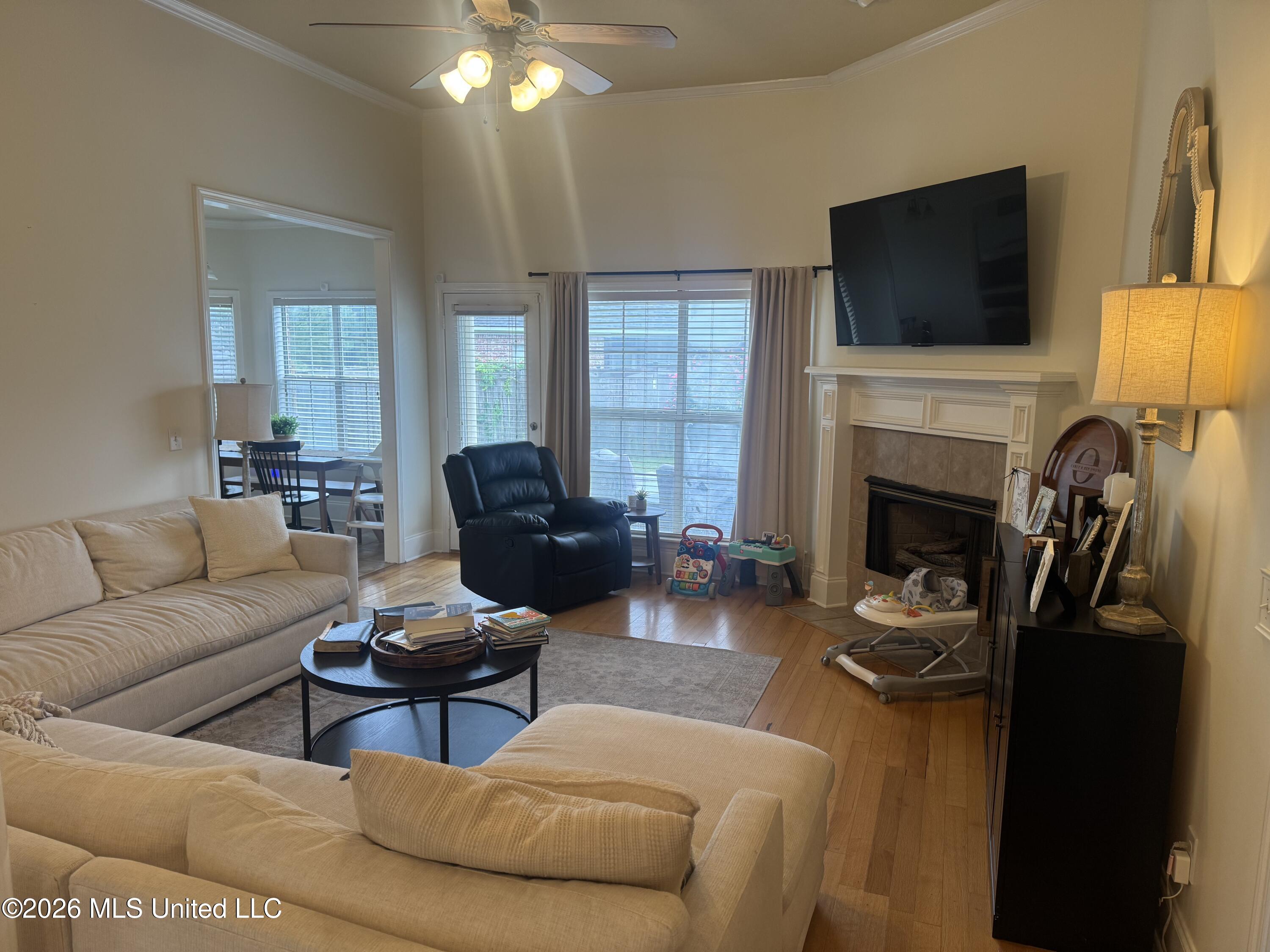 128 Seville Way Property Photo 3