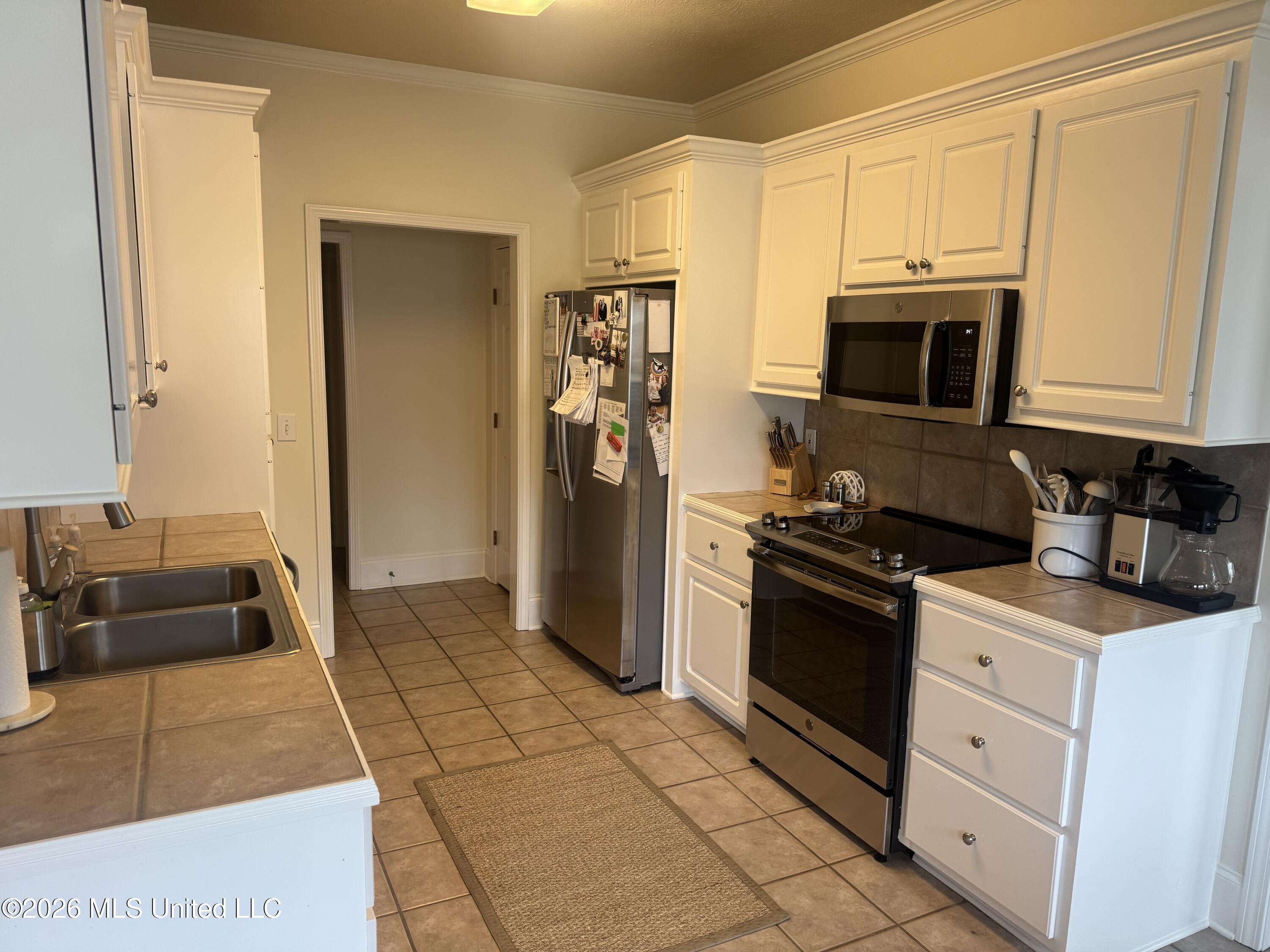 128 Seville Way Property Photo 9