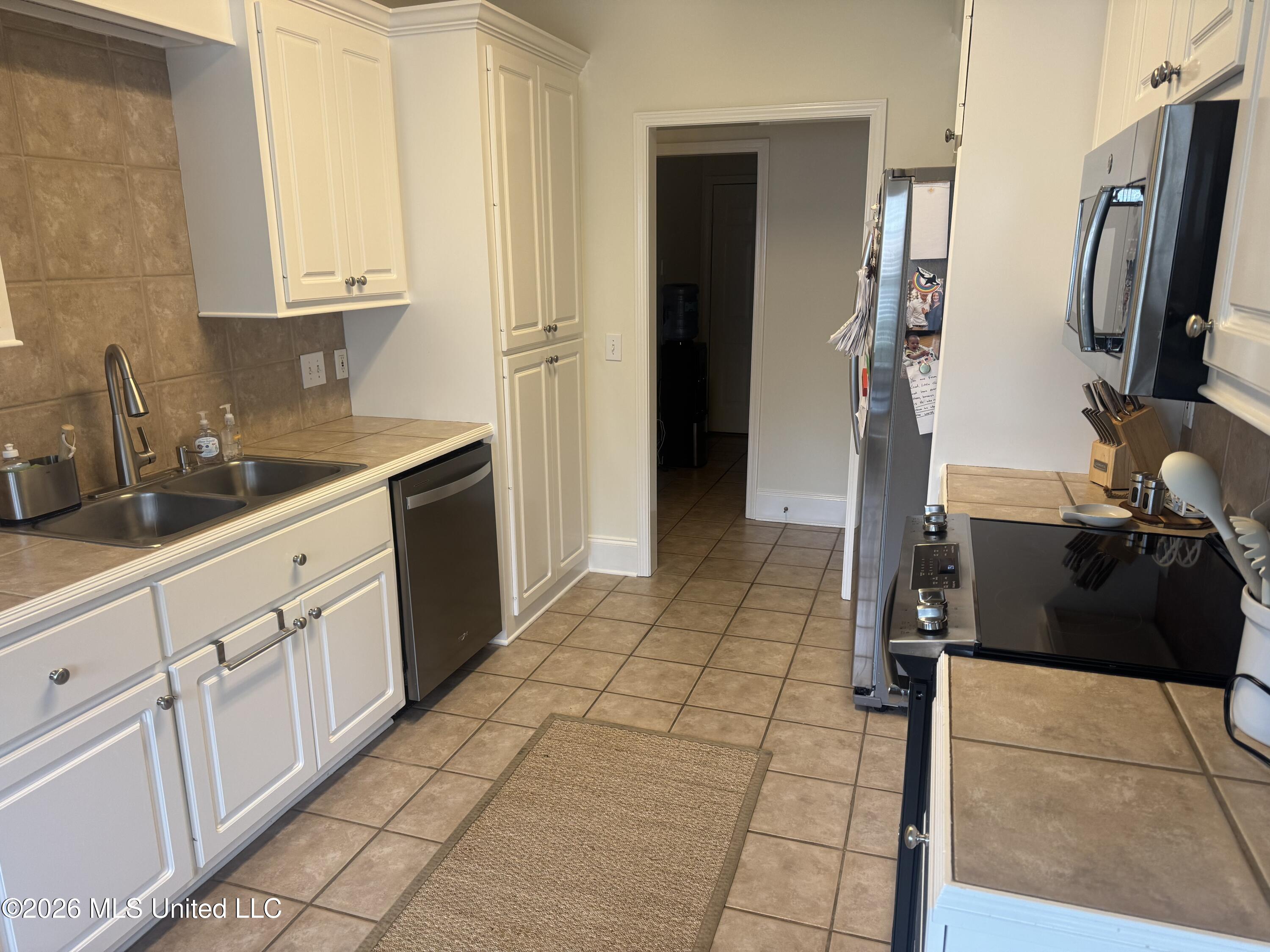 128 Seville Way Property Photo 10