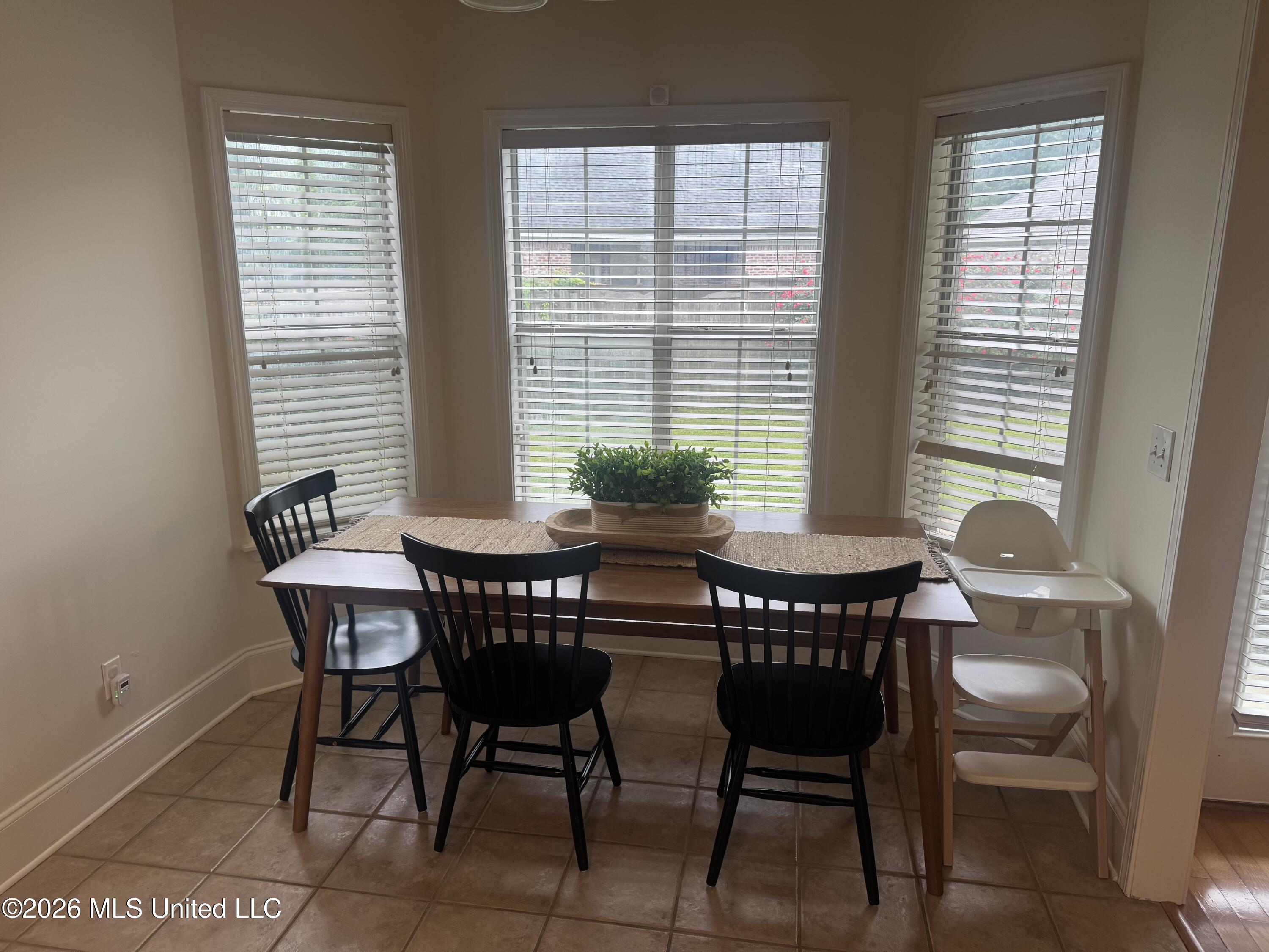 128 Seville Way Property Photo 11