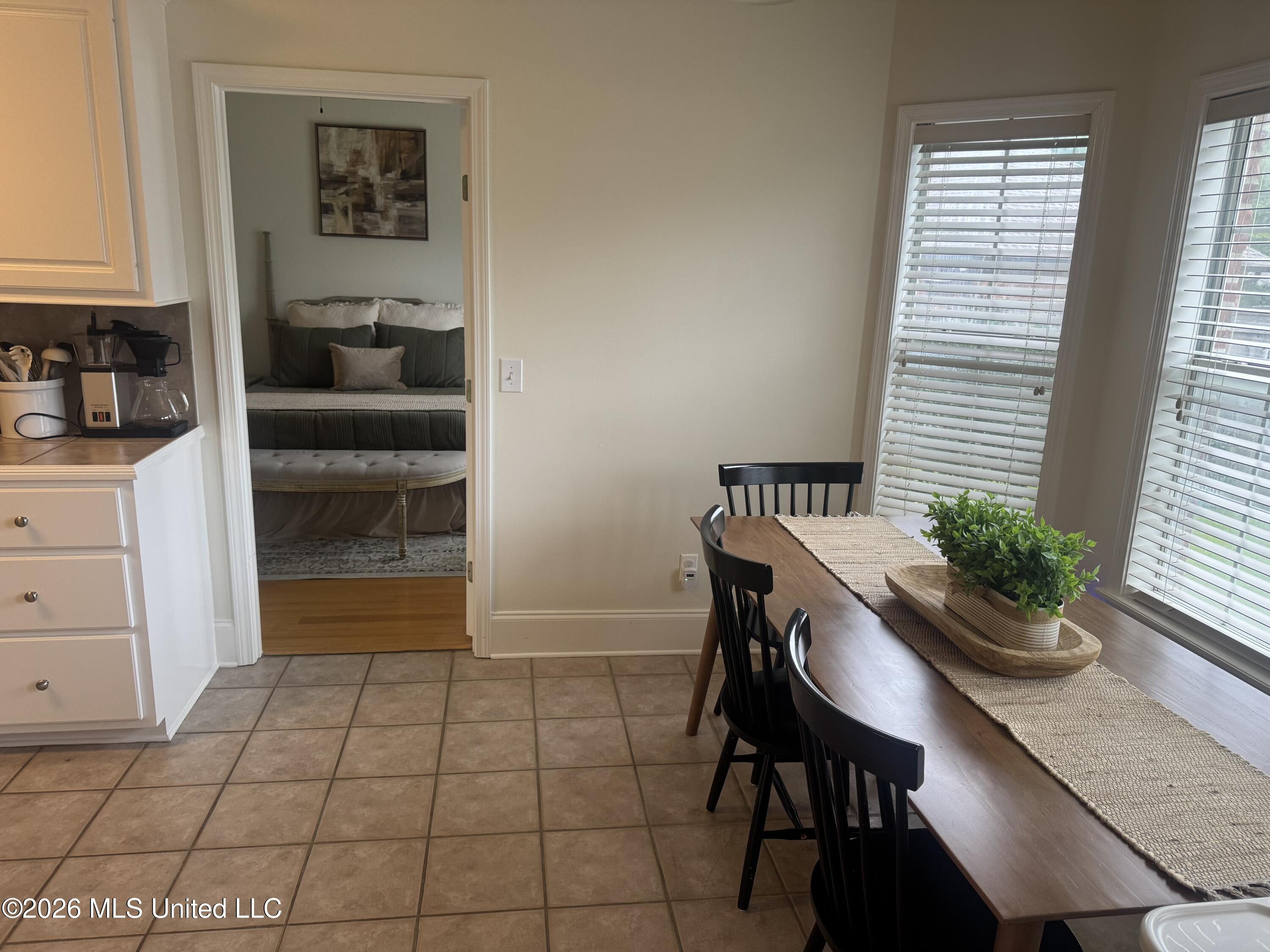 128 Seville Way Property Photo 12