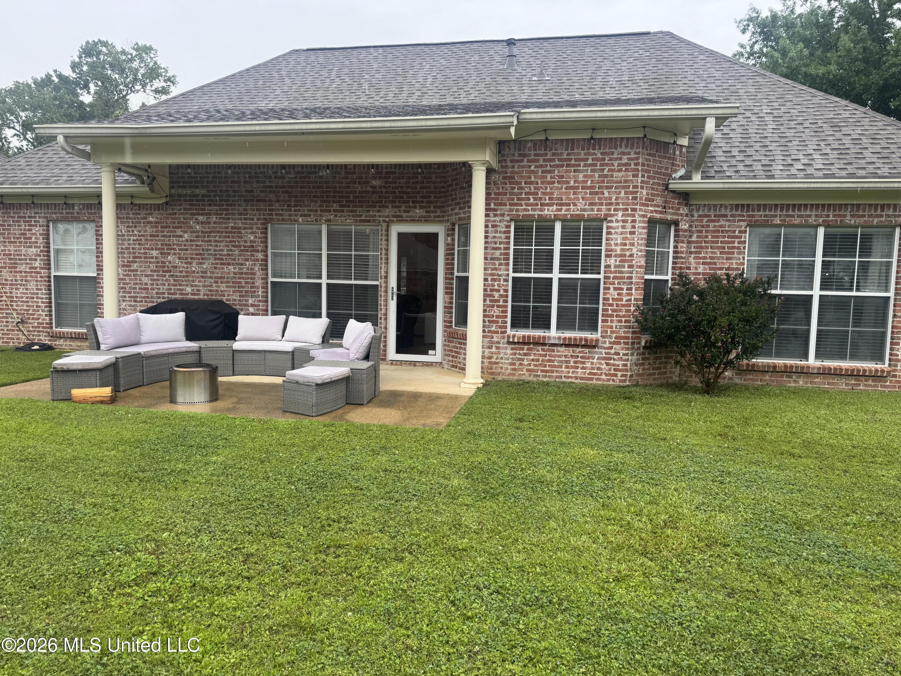 128 Seville Way Property Photo 21