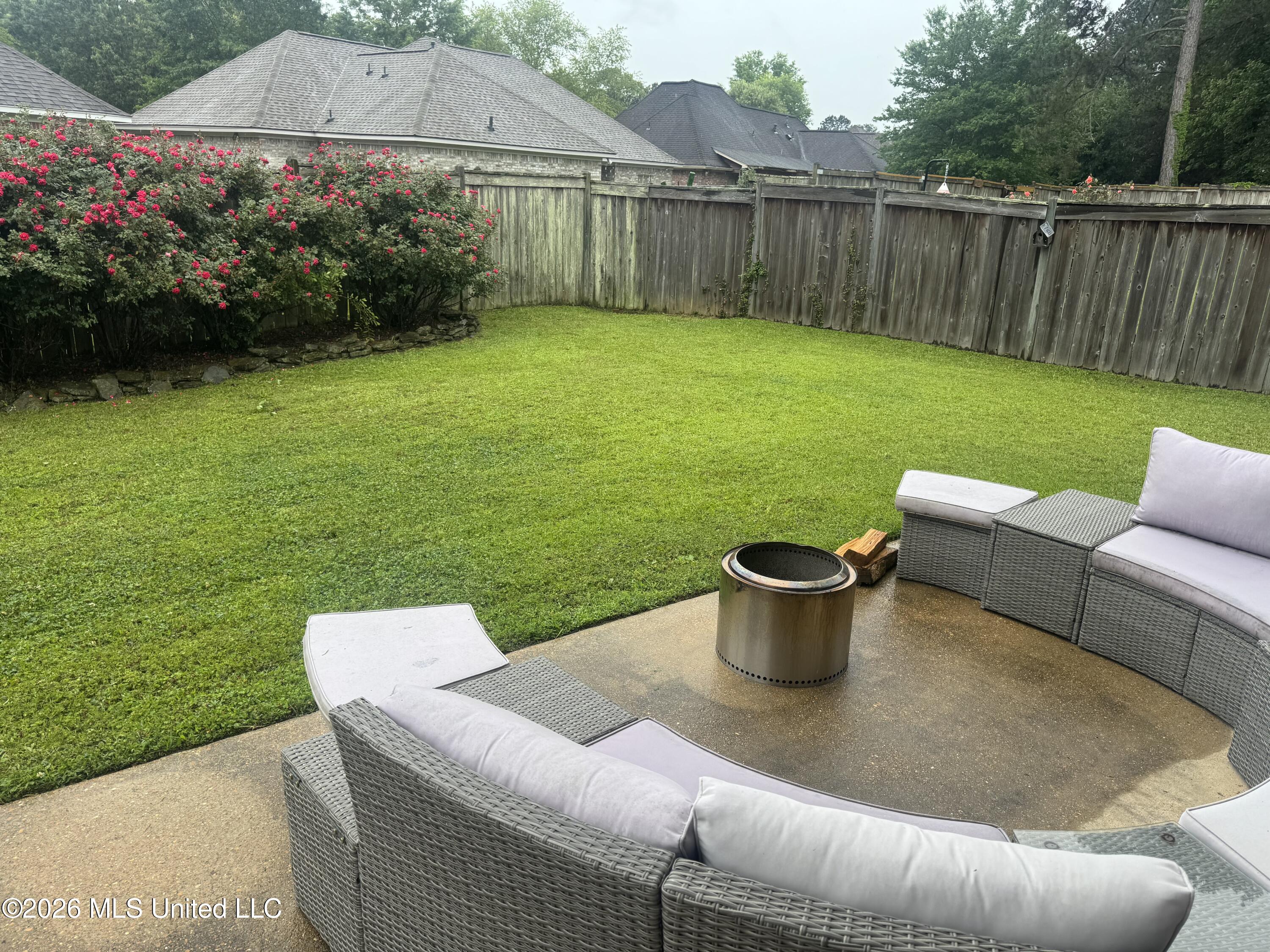 128 Seville Way Property Photo 23