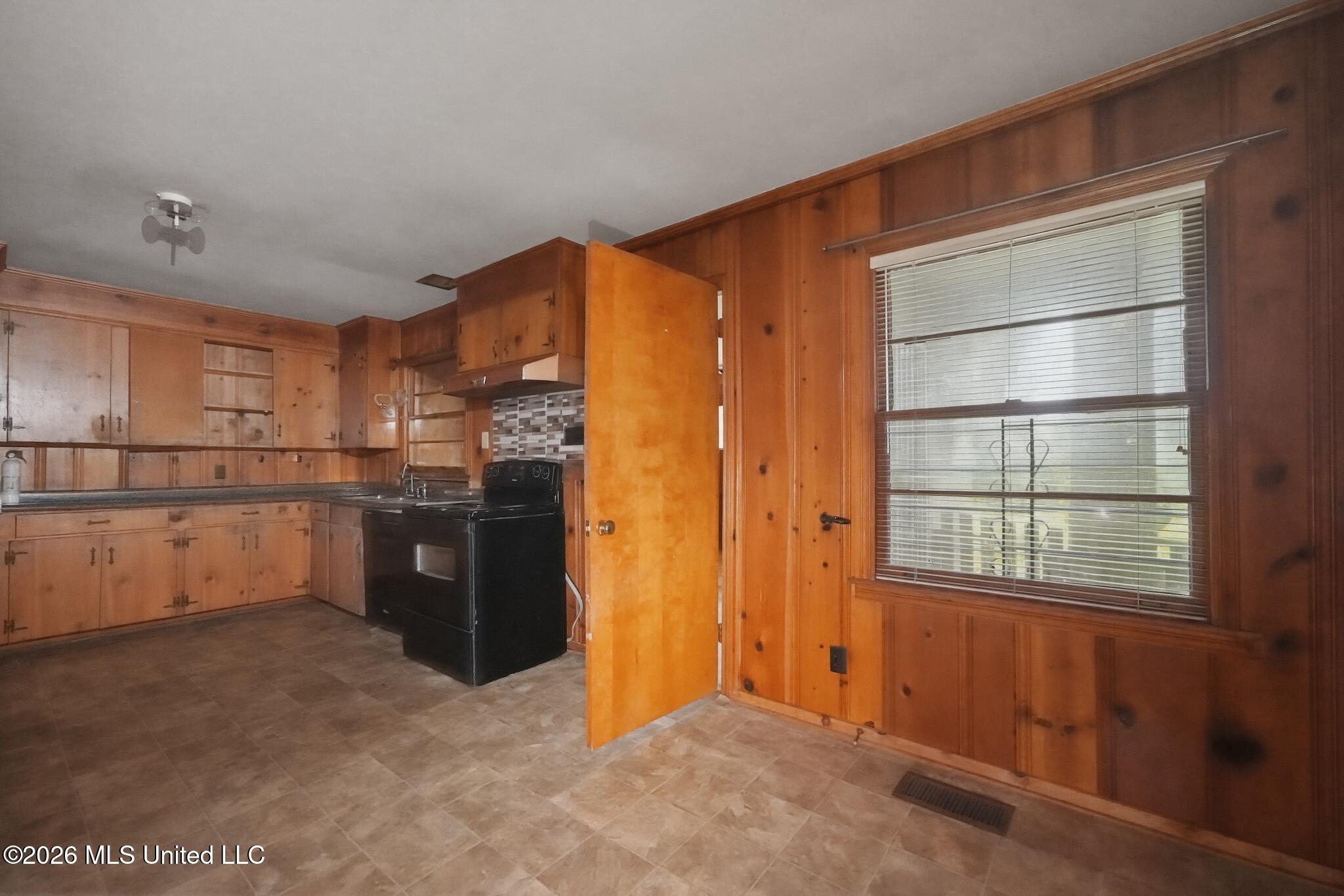 215 Carmel Avenue Property Photo 11