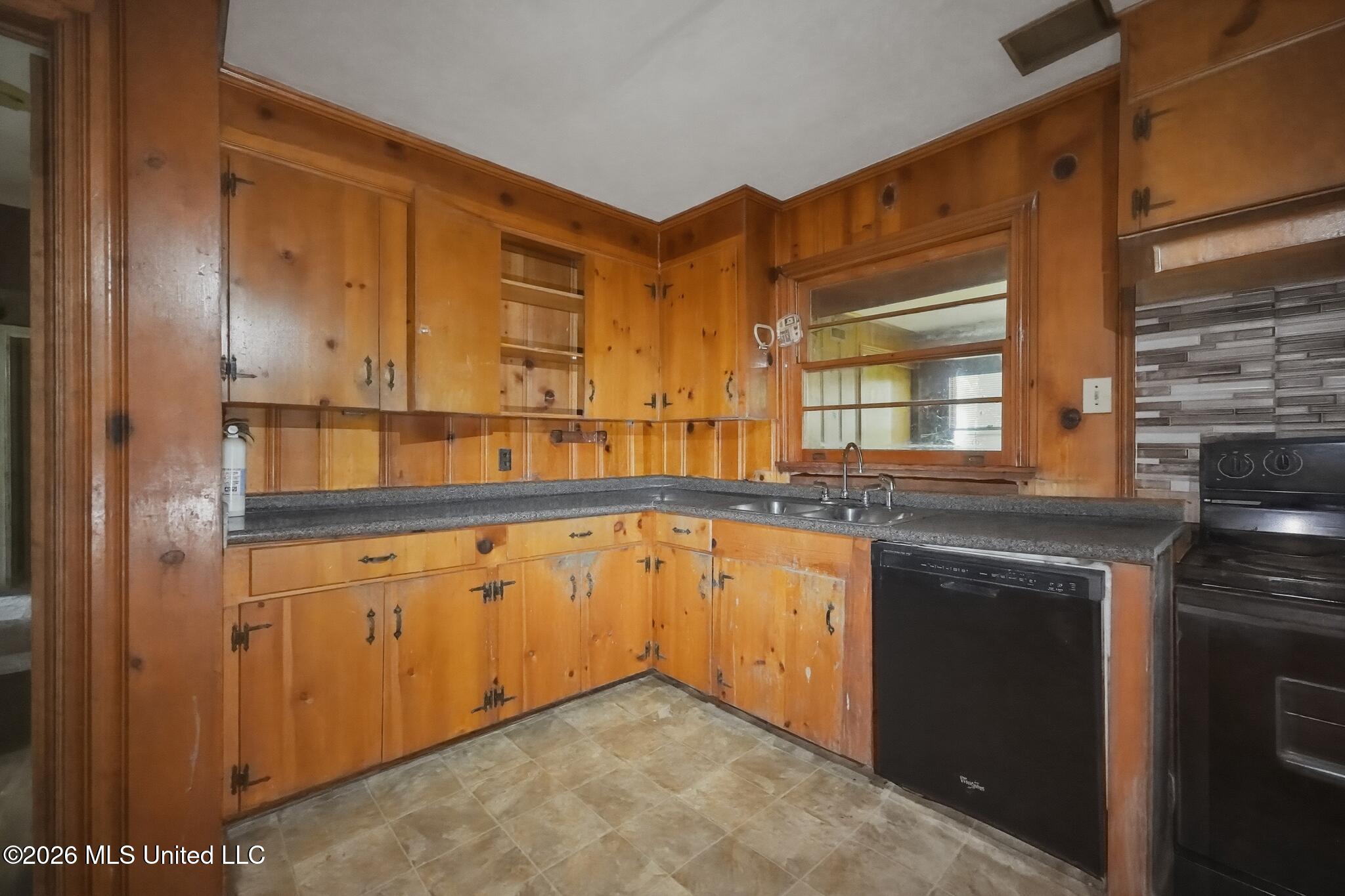 215 Carmel Avenue Property Photo 12